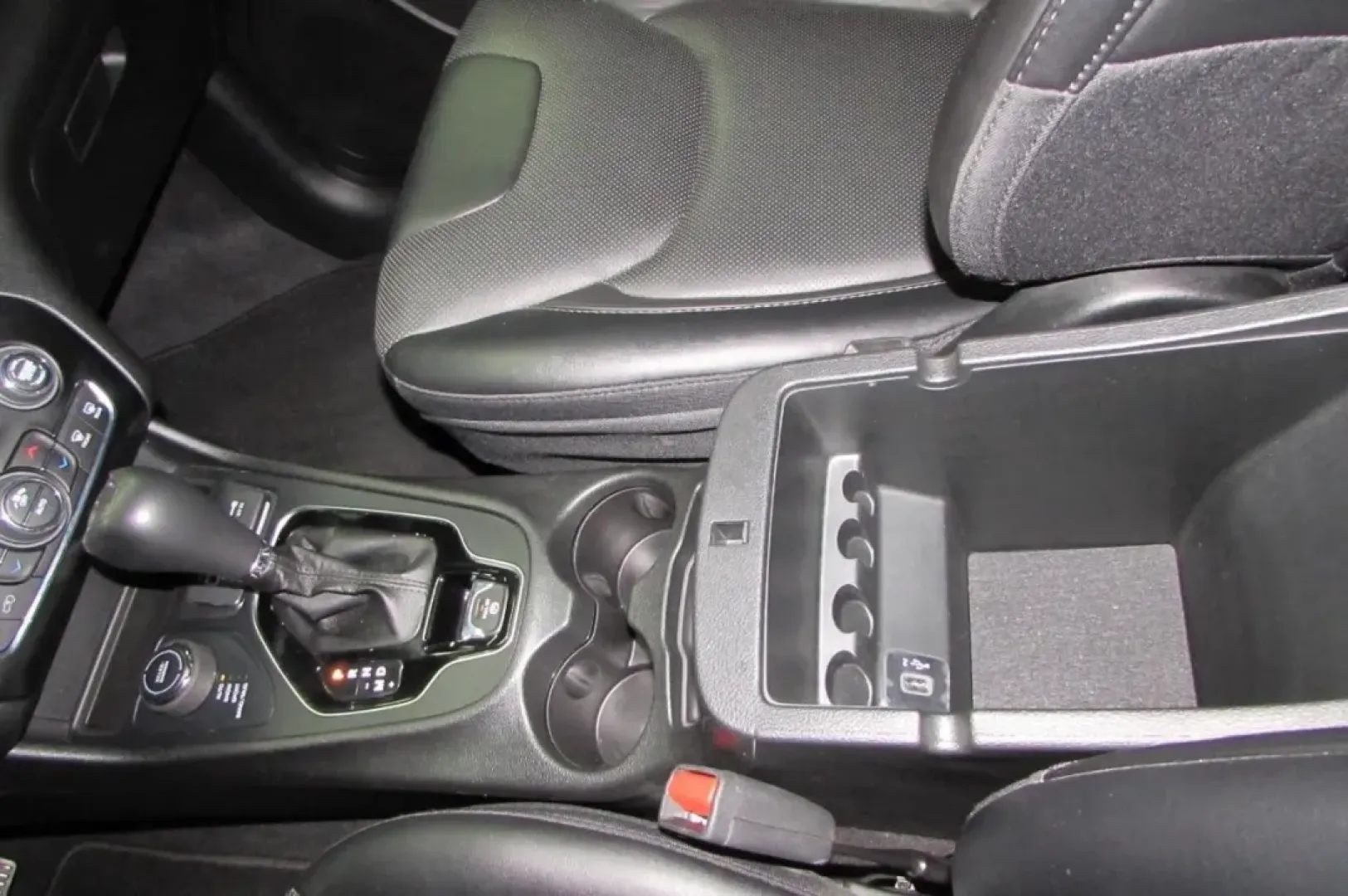 2023 /Black Jeep Cherokee Altitude (1C4PJMMB1PD) with an Other engine, Automatic transmission, located at 12830 Highway 21, De Soto, MO, 63020, (636) 337-7777, 38.153099, -90.573624 - **Adventure Awaits with the 2023 Jeep Cherokee at Pettus CDJR DeSoto!**<br /> <br /> Are you ready to elevate your driving experience? Whether you're navigating city streets or setting off on a weekend adventure, the 2023 Jeep Cherokee perfectly combines style, comfort, and performance. This pre-own - Photo#22