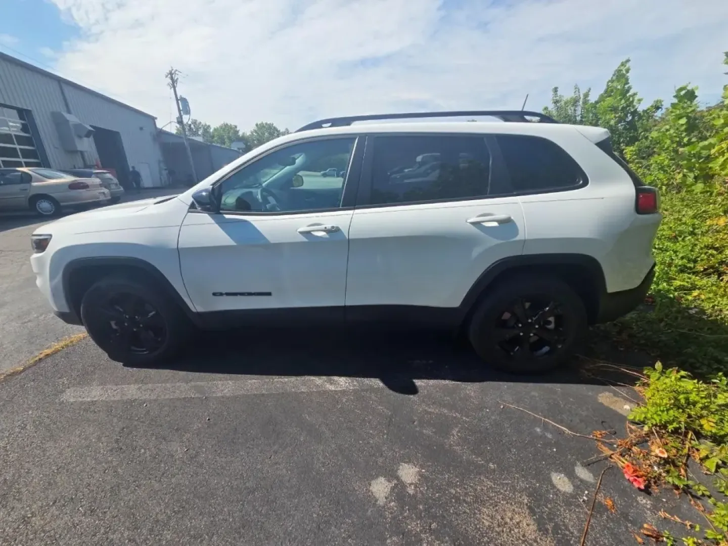 2023 /Black Jeep Cherokee Altitude (1C4PJMMB1PD) with an Other engine, Automatic transmission, located at 12830 Highway 21, De Soto, MO, 63020, (636) 337-7777, 38.153099, -90.573624 - **Adventure Awaits with the 2023 Jeep Cherokee at Pettus CDJR DeSoto!**<br /> <br /> Are you ready to elevate your driving experience? Whether you're navigating city streets or setting off on a weekend adventure, the 2023 Jeep Cherokee perfectly combines style, comfort, and performance. This pre-own - Photo#2