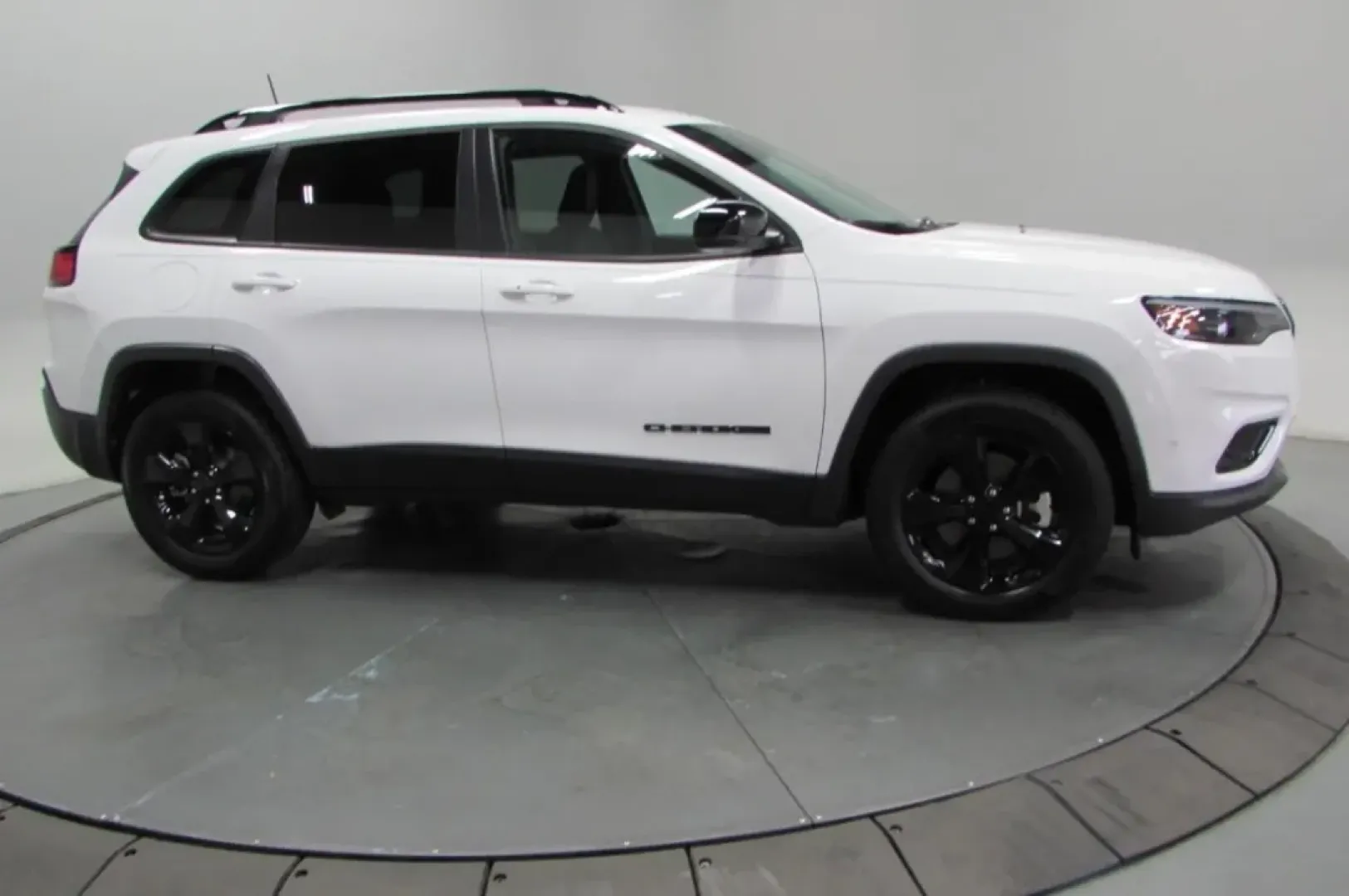 2023 /Black Jeep Cherokee Altitude (1C4PJMMB1PD) with an Other engine, Automatic transmission, located at 12830 Highway 21, De Soto, MO, 63020, (636) 337-7777, 38.153099, -90.573624 - **Adventure Awaits with the 2023 Jeep Cherokee at Pettus CDJR DeSoto!**<br /> <br /> Are you ready to elevate your driving experience? Whether you're navigating city streets or setting off on a weekend adventure, the 2023 Jeep Cherokee perfectly combines style, comfort, and performance. This pre-own - Photo#3