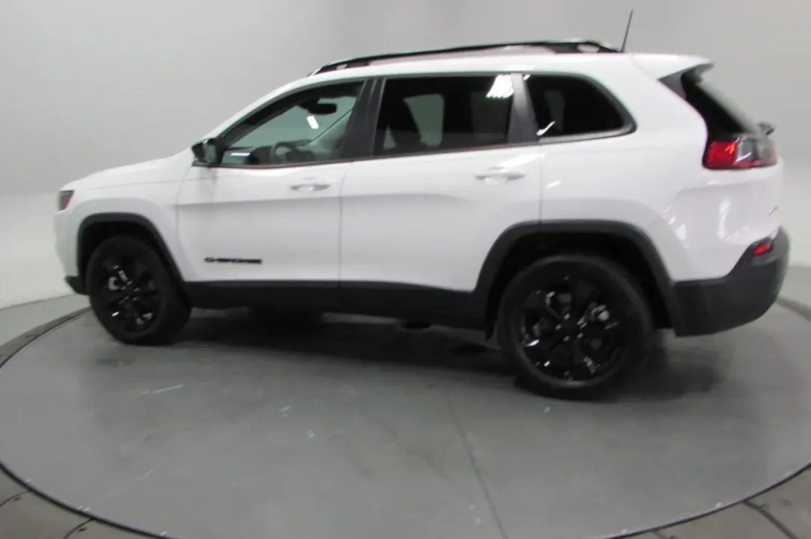 2023 /Black Jeep Cherokee Altitude (1C4PJMMB1PD) with an Other engine, Automatic transmission, located at 12830 Highway 21, De Soto, MO, 63020, (636) 337-7777, 38.153099, -90.573624 - **Adventure Awaits with the 2023 Jeep Cherokee at Pettus CDJR DeSoto!**<br /> <br /> Are you ready to elevate your driving experience? Whether you're navigating city streets or setting off on a weekend adventure, the 2023 Jeep Cherokee perfectly combines style, comfort, and performance. This pre-own - Photo#4