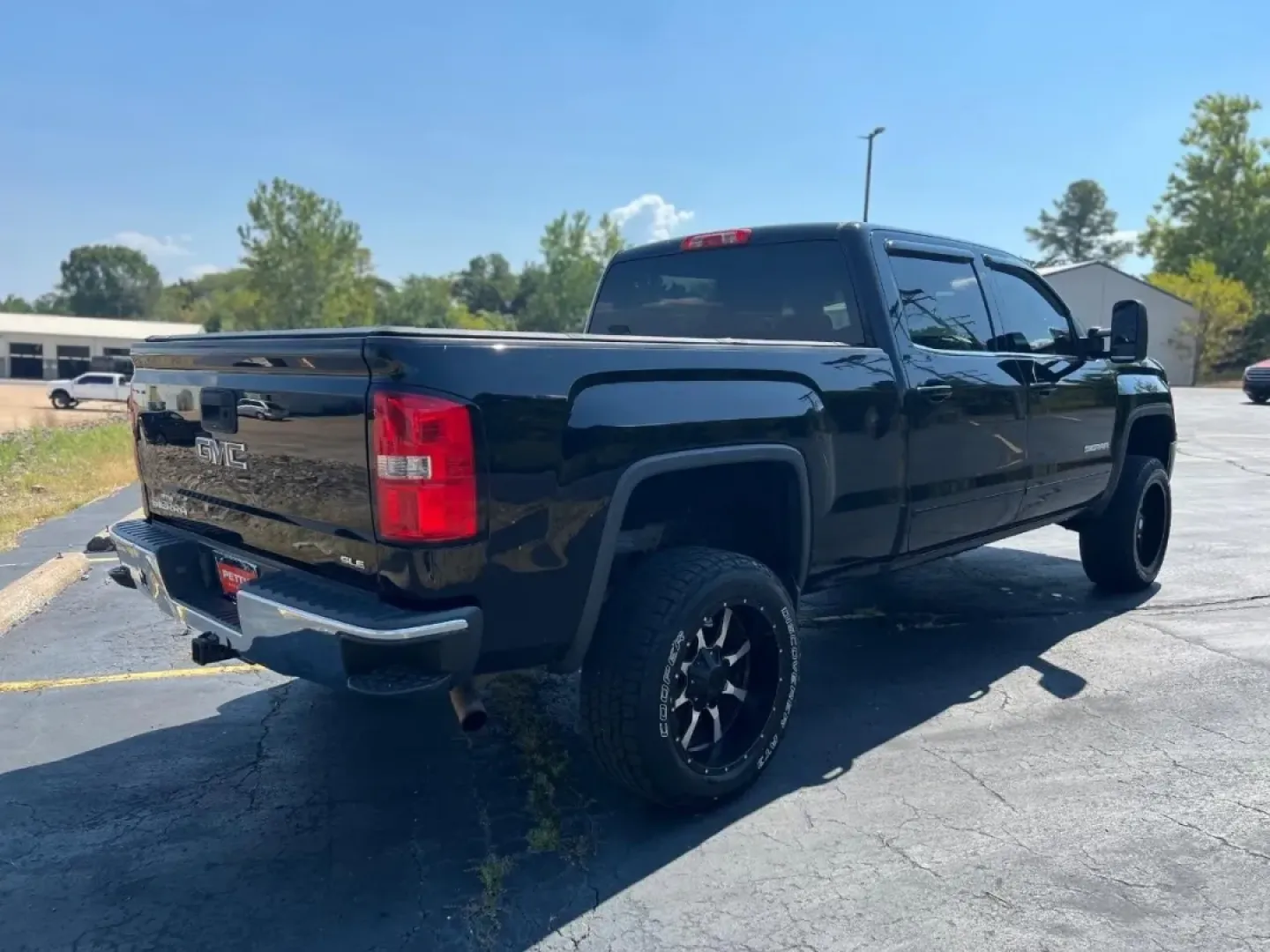2014 /Jet Black/Dark Ash Cloth GMC Sierra 1500 4WD Crew Cab SLE (3GTU2UEC2EG) with an 5.3L engine, Automatic transmission, located at 970 Woodlawn Dr., Farmington, MO, 63640, (573) 431-7800, 37.825642, -90.468674 - **Unleash Your Adventurous Spirit with the 2014 GMC Sierra 1500 at Pettus CDJR Farmington!**<br /> <br /> Are you ready to elevate your weekend getaways and daily commutes? The 2014 GMC Sierra 1500 is not just a truck; it's a versatile companion designed to facilitate a lifestyle filled with adventu - Photo#3