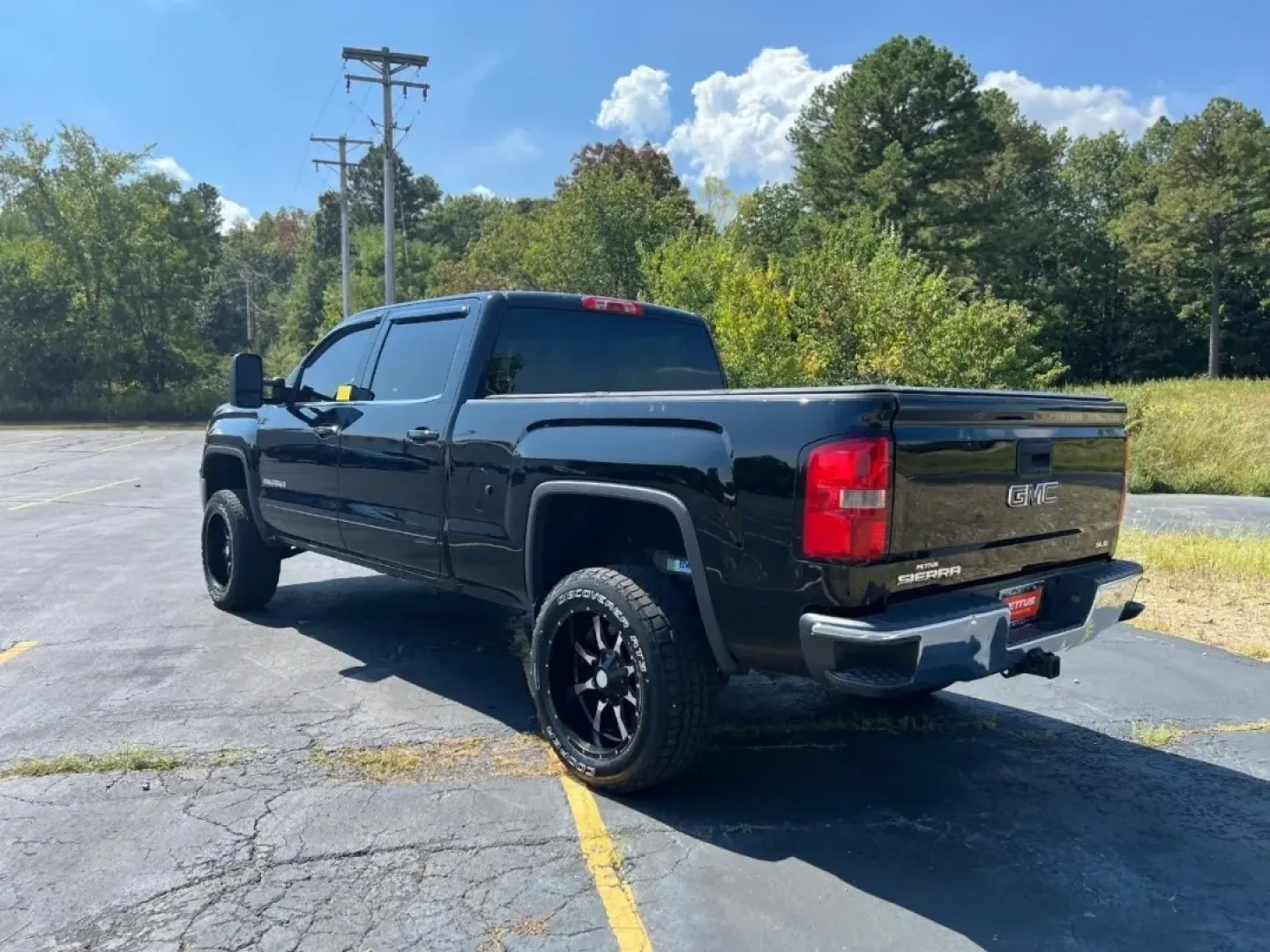 2014 /Jet Black/Dark Ash Cloth GMC Sierra 1500 4WD Crew Cab SLE (3GTU2UEC2EG) with an 5.3L engine, Automatic transmission, located at 970 Woodlawn Dr., Farmington, MO, 63640, (573) 431-7800, 37.825642, -90.468674 - **Unleash Your Adventurous Spirit with the 2014 GMC Sierra 1500 at Pettus CDJR Farmington!**<br /> <br /> Are you ready to elevate your weekend getaways and daily commutes? The 2014 GMC Sierra 1500 is not just a truck; it's a versatile companion designed to facilitate a lifestyle filled with adventu - Photo#5