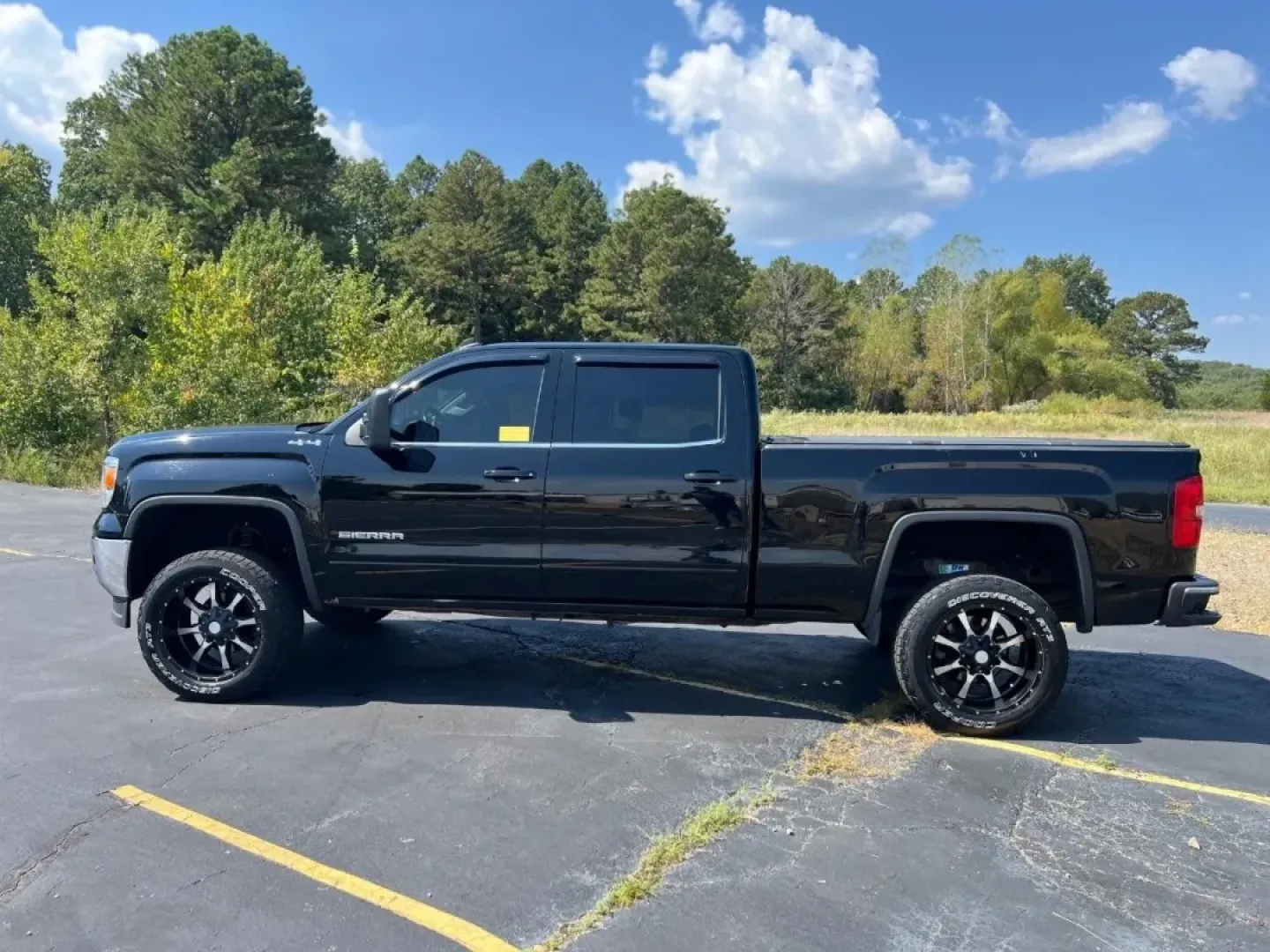 2014 /Jet Black/Dark Ash Cloth GMC Sierra 1500 4WD Crew Cab SLE (3GTU2UEC2EG) with an 5.3L engine, Automatic transmission, located at 970 Woodlawn Dr., Farmington, MO, 63640, (573) 431-7800, 37.825642, -90.468674 - **Unleash Your Adventurous Spirit with the 2014 GMC Sierra 1500 at Pettus CDJR Farmington!**<br /> <br /> Are you ready to elevate your weekend getaways and daily commutes? The 2014 GMC Sierra 1500 is not just a truck; it's a versatile companion designed to facilitate a lifestyle filled with adventu - Photo#7