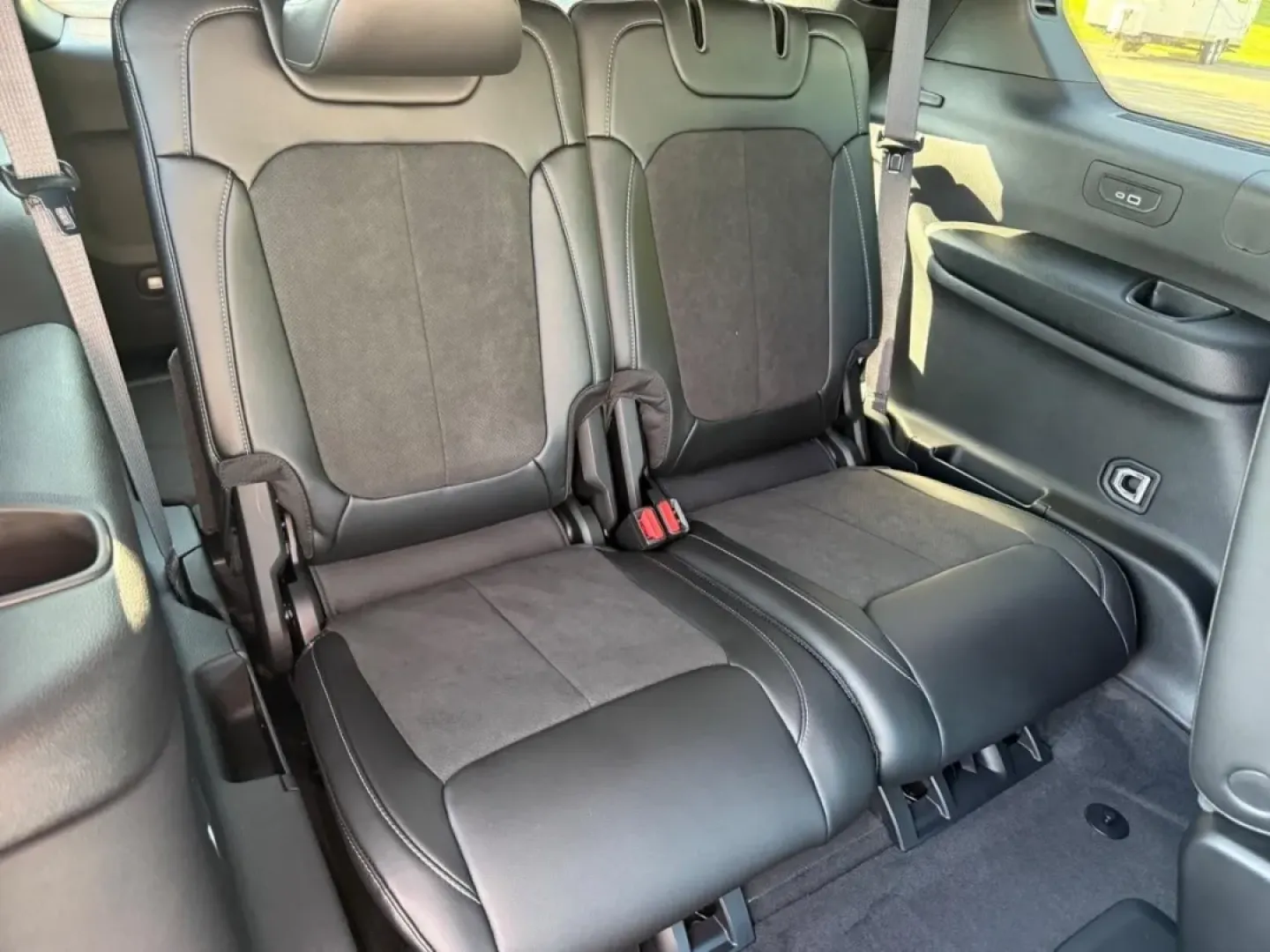 2025 /Global Black Suede Jeep Grand Cherokee Altitude X (1C4RJKAG6S8) with an 3.6L V6 24V VVT UPG I engine, Automatic transmission, located at 970 Woodlawn Dr., Farmington, MO, 63640, (573) 431-7800, 37.825642, -90.468674 - Are you ready to elevate your adventures and embrace the open road? The 2025 Jeep Grand Cherokee L Altitude X is the perfect SUV for those who crave both luxury and capability. Whether you're navigating the bustling streets of Farmington or heading out on a weekend getaway to the stunning Ozark Moun - Photo#4