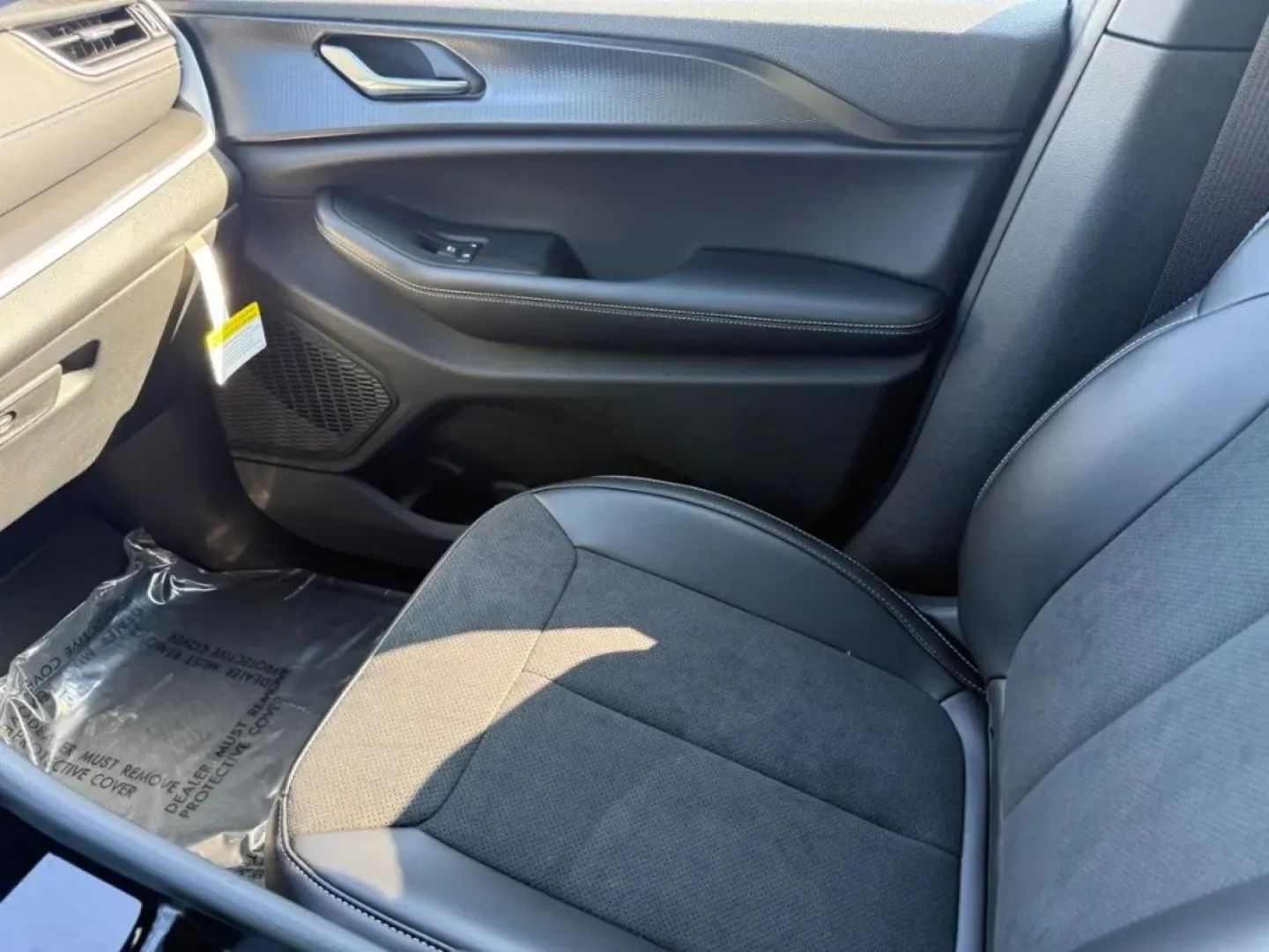 2025 /Global Black Suede Jeep Grand Cherokee Altitude X (1C4RJKAG6S8) with an 3.6L V6 24V VVT UPG I engine, Automatic transmission, located at 970 Woodlawn Dr., Farmington, MO, 63640, (573) 431-7800, 37.825642, -90.468674 - Are you ready to elevate your adventures and embrace the open road? The 2025 Jeep Grand Cherokee L Altitude X is the perfect SUV for those who crave both luxury and capability. Whether you're navigating the bustling streets of Farmington or heading out on a weekend getaway to the stunning Ozark Moun - Photo#16
