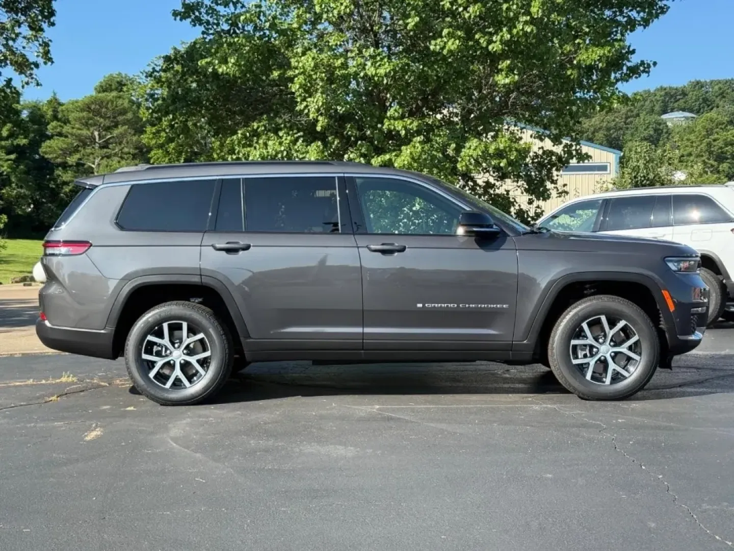 2025 /Global Black Leather Jeep Grand Cherokee Limited (1C4RJKBG7S8) with an 3.6L V6 24V VVT UPG I engine, Automatic transmission, located at 970 Woodlawn Dr., Farmington, MO, 63640, (573) 431-7800, 37.825642, -90.468674 - Are you ready to elevate your family adventures or long commutes? Look no further! The 2025 Jeep Grand Cherokee L Limited is here to fulfill all your driving needs, blending power, luxury, and practicality. At Pettus CDJR Farmington, located at 970 Woodlawn Drive, Farmington, MO 63640, we're proud t - Photo#1