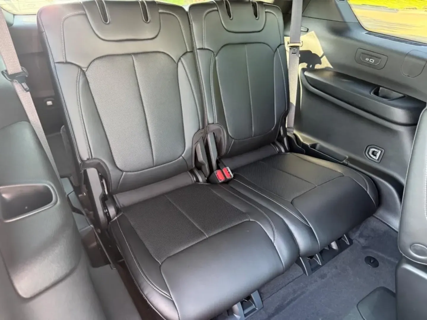 2025 /Global Black Leather Jeep Grand Cherokee Limited (1C4RJKBG7S8) with an 3.6L V6 24V VVT UPG I engine, Automatic transmission, located at 970 Woodlawn Dr., Farmington, MO, 63640, (573) 431-7800, 37.825642, -90.468674 - Are you ready to elevate your family adventures or long commutes? Look no further! The 2025 Jeep Grand Cherokee L Limited is here to fulfill all your driving needs, blending power, luxury, and practicality. At Pettus CDJR Farmington, located at 970 Woodlawn Drive, Farmington, MO 63640, we're proud t - Photo#4