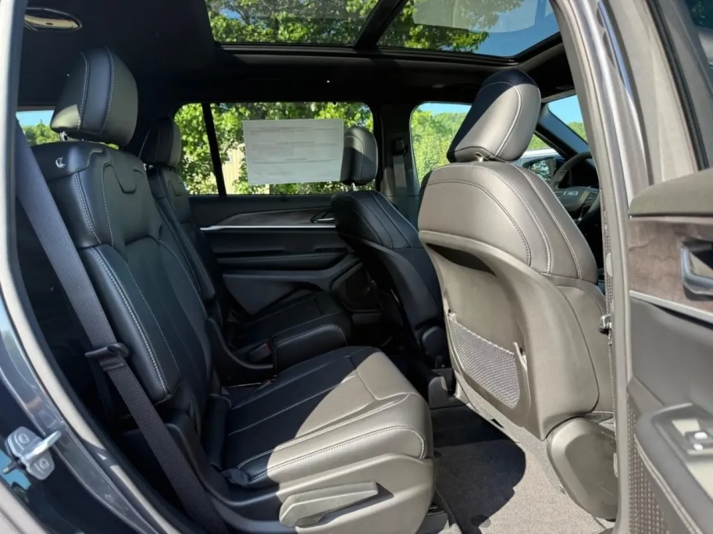 2025 /Global Black Leather Jeep Grand Cherokee Limited (1C4RJKBG7S8) with an 3.6L V6 24V VVT UPG I engine, Automatic transmission, located at 970 Woodlawn Dr., Farmington, MO, 63640, (573) 431-7800, 37.825642, -90.468674 - Are you ready to elevate your family adventures or long commutes? Look no further! The 2025 Jeep Grand Cherokee L Limited is here to fulfill all your driving needs, blending power, luxury, and practicality. At Pettus CDJR Farmington, located at 970 Woodlawn Drive, Farmington, MO 63640, we're proud t - Photo#5