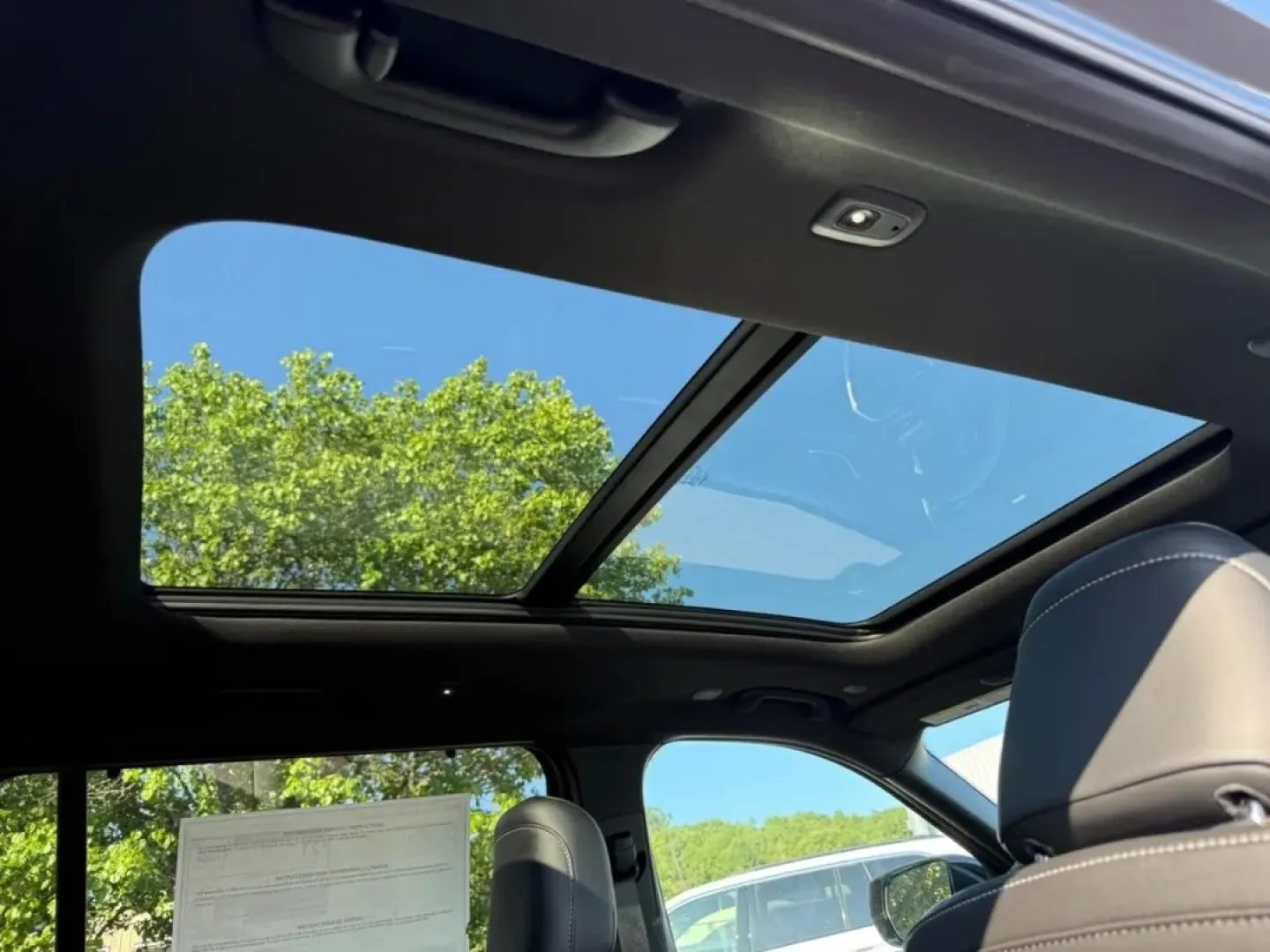 2025 /Global Black Leather Jeep Grand Cherokee Limited (1C4RJKBG7S8) with an 3.6L V6 24V VVT UPG I engine, Automatic transmission, located at 970 Woodlawn Dr., Farmington, MO, 63640, (573) 431-7800, 37.825642, -90.468674 - Are you ready to elevate your family adventures or long commutes? Look no further! The 2025 Jeep Grand Cherokee L Limited is here to fulfill all your driving needs, blending power, luxury, and practicality. At Pettus CDJR Farmington, located at 970 Woodlawn Drive, Farmington, MO 63640, we're proud t - Photo#6