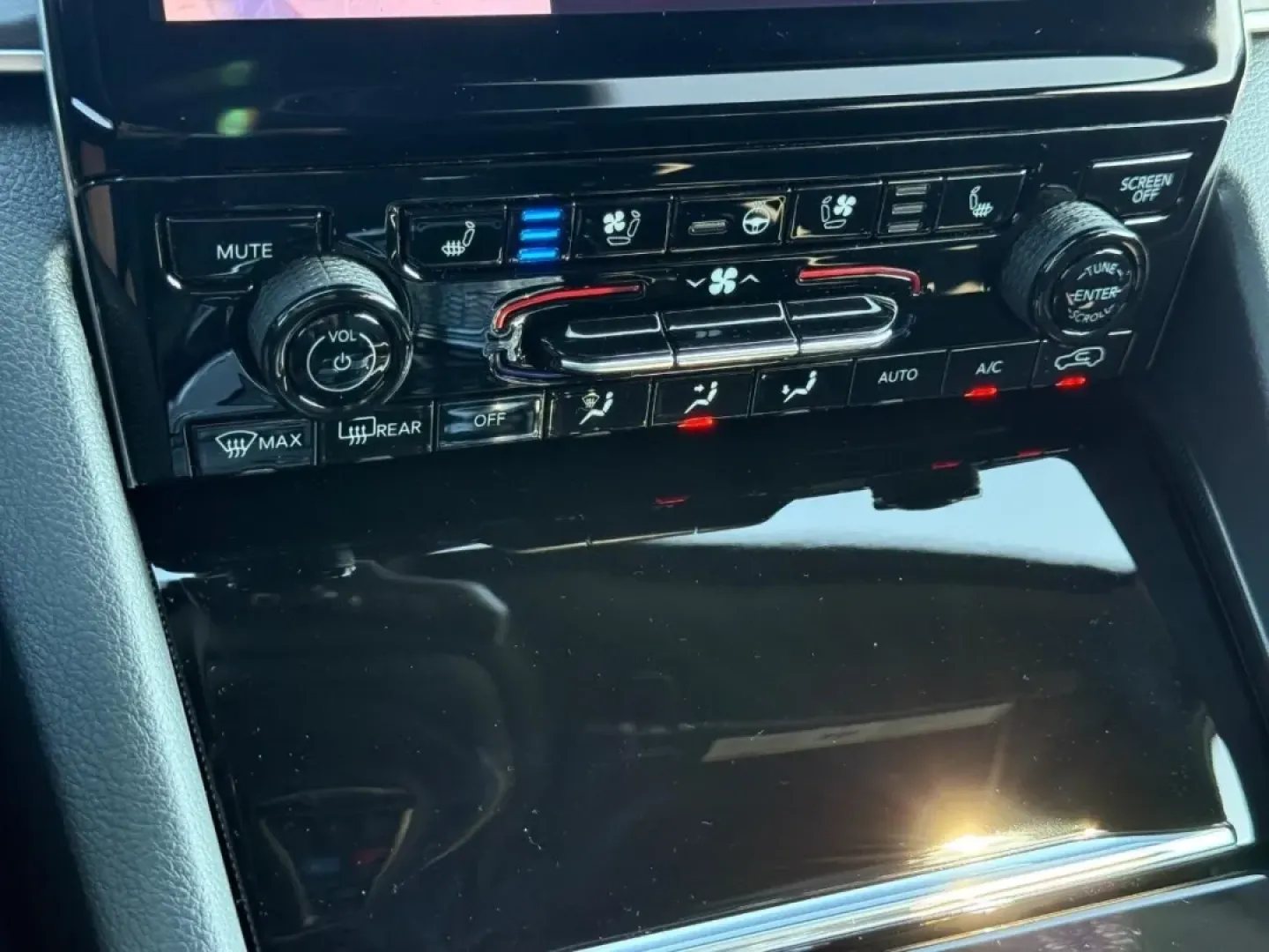 2025 /Global Black Leather Jeep Grand Cherokee Limited (1C4RJKBG7S8) with an 3.6L V6 24V VVT UPG I engine, Automatic transmission, located at 970 Woodlawn Dr., Farmington, MO, 63640, (573) 431-7800, 37.825642, -90.468674 - Are you ready to elevate your family adventures or long commutes? Look no further! The 2025 Jeep Grand Cherokee L Limited is here to fulfill all your driving needs, blending power, luxury, and practicality. At Pettus CDJR Farmington, located at 970 Woodlawn Drive, Farmington, MO 63640, we're proud t - Photo#16