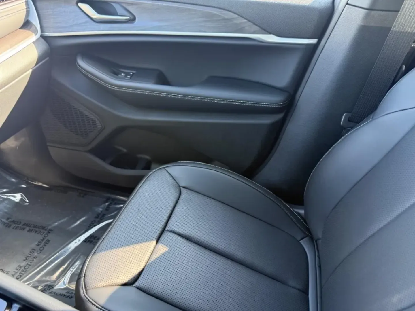 2025 /Global Black Leather Jeep Grand Cherokee Limited (1C4RJKBG7S8) with an 3.6L V6 24V VVT UPG I engine, Automatic transmission, located at 970 Woodlawn Dr., Farmington, MO, 63640, (573) 431-7800, 37.825642, -90.468674 - Are you ready to elevate your family adventures or long commutes? Look no further! The 2025 Jeep Grand Cherokee L Limited is here to fulfill all your driving needs, blending power, luxury, and practicality. At Pettus CDJR Farmington, located at 970 Woodlawn Drive, Farmington, MO 63640, we're proud t - Photo#18