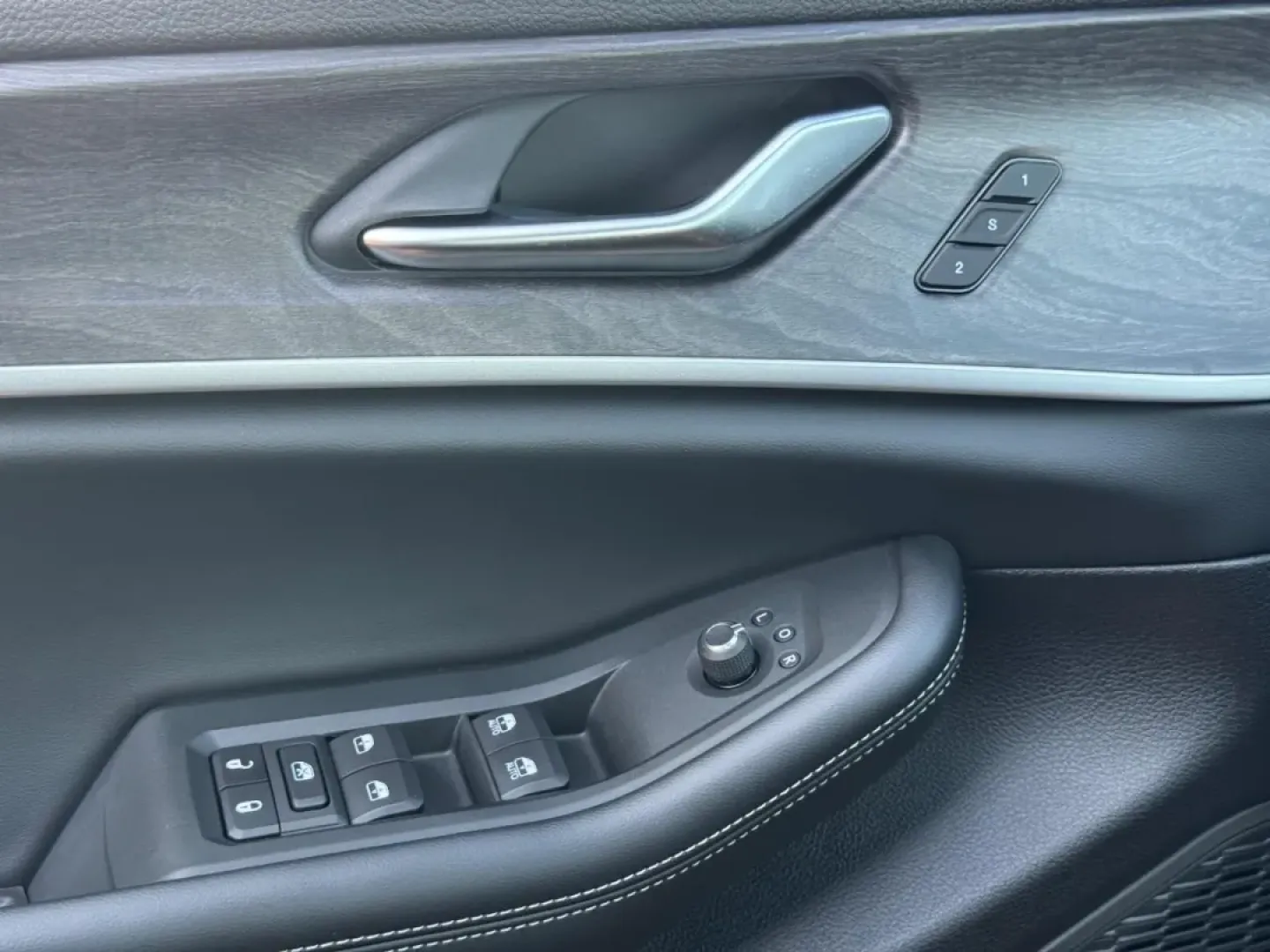2025 /Global Black Leather Jeep Grand Cherokee Limited (1C4RJKBG7S8) with an 3.6L V6 24V VVT UPG I engine, Automatic transmission, located at 970 Woodlawn Dr., Farmington, MO, 63640, (573) 431-7800, 37.825642, -90.468674 - Are you ready to elevate your family adventures or long commutes? Look no further! The 2025 Jeep Grand Cherokee L Limited is here to fulfill all your driving needs, blending power, luxury, and practicality. At Pettus CDJR Farmington, located at 970 Woodlawn Drive, Farmington, MO 63640, we're proud t - Photo#19