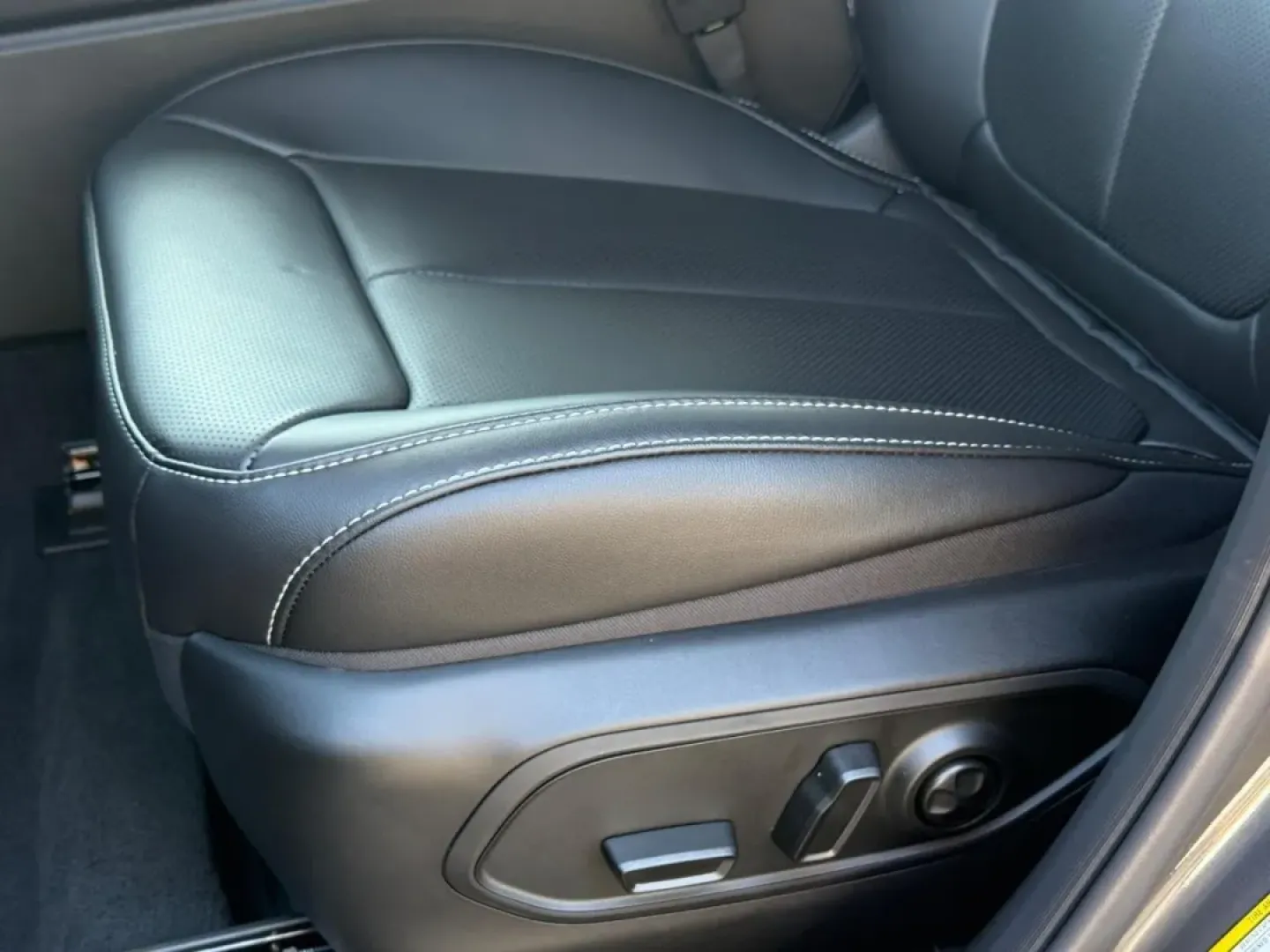 2025 /Global Black Leather Jeep Grand Cherokee Limited (1C4RJKBG7S8) with an 3.6L V6 24V VVT UPG I engine, Automatic transmission, located at 970 Woodlawn Dr., Farmington, MO, 63640, (573) 431-7800, 37.825642, -90.468674 - Are you ready to elevate your family adventures or long commutes? Look no further! The 2025 Jeep Grand Cherokee L Limited is here to fulfill all your driving needs, blending power, luxury, and practicality. At Pettus CDJR Farmington, located at 970 Woodlawn Drive, Farmington, MO 63640, we're proud t - Photo#20