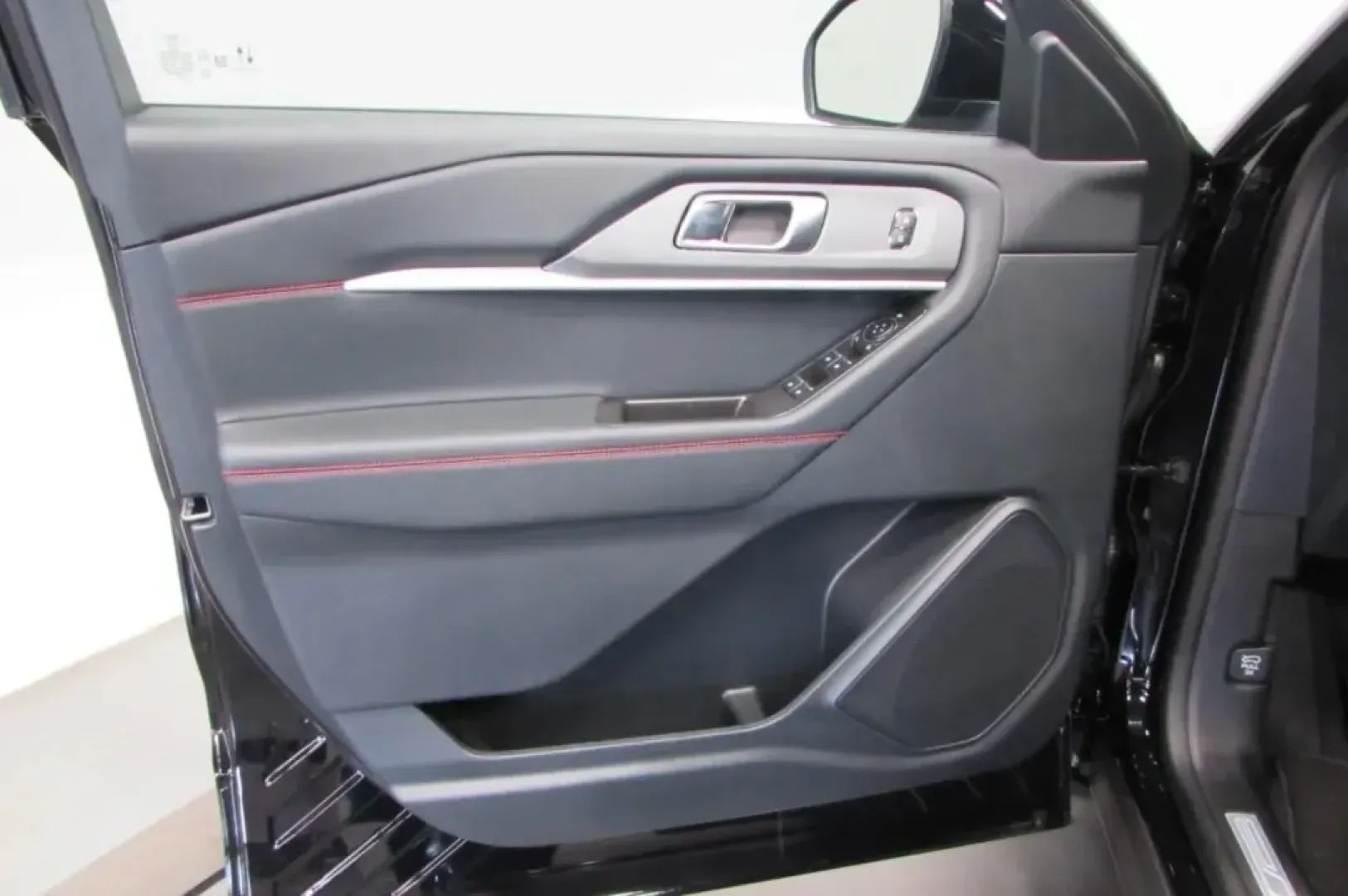 2025 /Onyx Leather Trimmed Ford Explorer ST-Line (1FMUK8KH5SG) with an 2.3L EcoBoost I-4 engine, Automatic transmission, located at 12836 Highway 21, De Soto, MO, 63020, (636) 337-7777, 38.151867, -90.575615 - **Experience Adventure with the 2025 Ford Explorer ST-Line from Pettus Ford De Soto!** <br /> <br /> Are you ready to elevate your family outings or weekend adventures? The 2025 Ford Explorer ST-Line is your ultimate companion, designed to handle everything from school runs to road trips with ease. - Photo#12