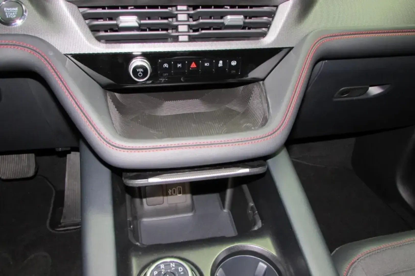 2025 /Onyx Leather Trimmed Ford Explorer ST-Line (1FMUK8KH5SG) with an 2.3L EcoBoost I-4 engine, Automatic transmission, located at 12836 Highway 21, De Soto, MO, 63020, (636) 337-7777, 38.151867, -90.575615 - **Experience Adventure with the 2025 Ford Explorer ST-Line from Pettus Ford De Soto!** <br /> <br /> Are you ready to elevate your family outings or weekend adventures? The 2025 Ford Explorer ST-Line is your ultimate companion, designed to handle everything from school runs to road trips with ease. - Photo#23