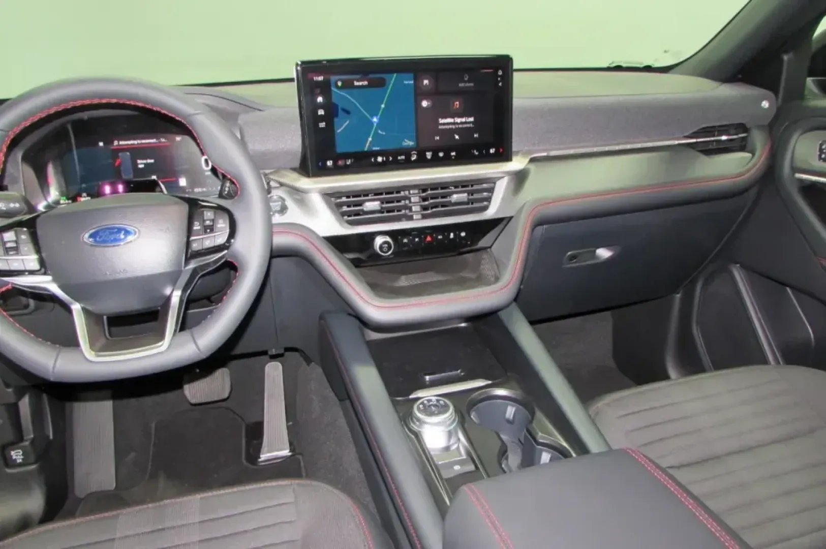 2025 /Onyx Leather Trimmed Ford Explorer ST-Line (1FMUK8KH5SG) with an 2.3L EcoBoost I-4 engine, Automatic transmission, located at 12836 Highway 21, De Soto, MO, 63020, (636) 337-7777, 38.151867, -90.575615 - **Experience Adventure with the 2025 Ford Explorer ST-Line from Pettus Ford De Soto!** <br /> <br /> Are you ready to elevate your family outings or weekend adventures? The 2025 Ford Explorer ST-Line is your ultimate companion, designed to handle everything from school runs to road trips with ease. - Photo#25