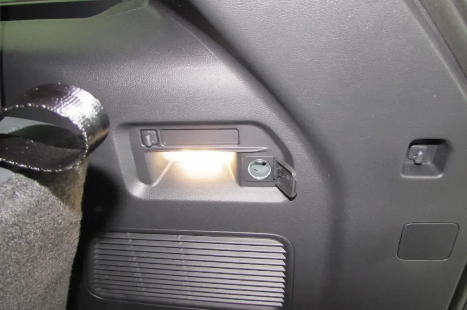 2025 /Onyx Leather Trimmed Ford Explorer ST-Line (1FMUK8KH5SG) with an 2.3L EcoBoost I-4 engine, Automatic transmission, located at 12836 Highway 21, De Soto, MO, 63020, (636) 337-7777, 38.151867, -90.575615 - **Experience Adventure with the 2025 Ford Explorer ST-Line from Pettus Ford De Soto!** <br /> <br /> Are you ready to elevate your family outings or weekend adventures? The 2025 Ford Explorer ST-Line is your ultimate companion, designed to handle everything from school runs to road trips with ease. - Photo#32