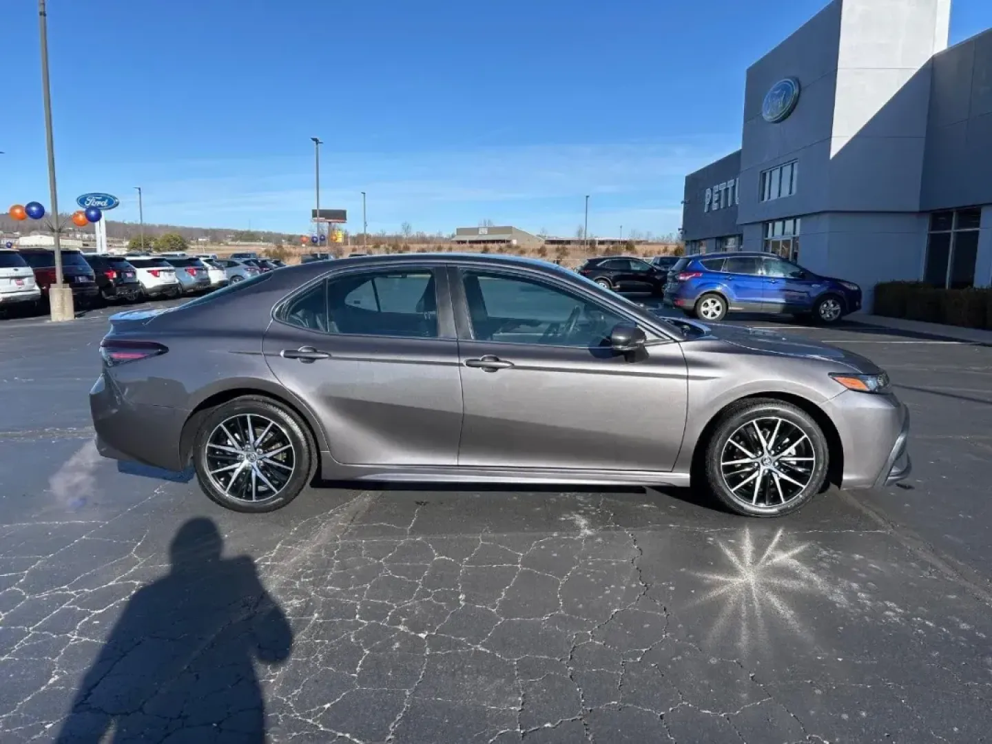 2022 /Black Leather Trimmed Toyota Camry SE (4T1G11AK5NU) with an 2.5L I-4 DOHC 16-Valve engine, Automatic transmission, located at 141 Commercial Dr, Fredericktown, MO, 63645, (573) 783-6432, 37.570087, -90.320648 - USED 2022 Toyota Camry SE from Pettus Ford Fredericktown, Fredericktown MO. - Photo#0
