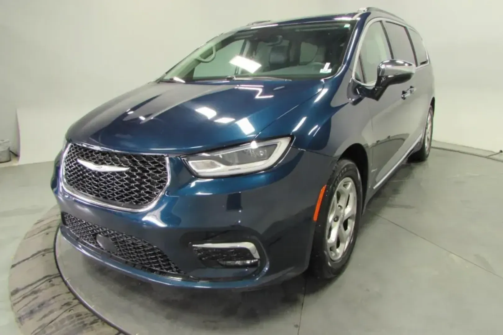 2023 /Black/Alloy/Black Leather Chrysler Pacifica Limited (2C4RC1GG1PR) with an Other engine, Automatic transmission, located at 12830 Highway 21, De Soto, MO, 63020, (636) 337-7777, 38.153099, -90.573624 - **Discover Your Adventure with the 2023 Chrysler Pacifica at Pettus CDJR DeSoto!**<br /> <br /> Are you ready to elevate your family's travel experience? The 2023 Chrysler Pacifica is not just a minivan; it's your ticket to comfort, convenience, and unforgettable journeys. Whether you're headed to a - Photo#1