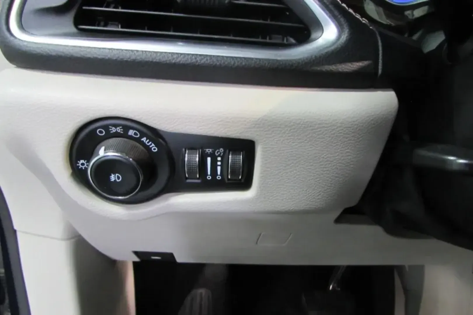 2023 /Black/Alloy/Black Leather Chrysler Pacifica Limited (2C4RC1GG1PR) with an Other engine, Automatic transmission, located at 12830 Highway 21, De Soto, MO, 63020, (636) 337-7777, 38.153099, -90.573624 - **Discover Your Adventure with the 2023 Chrysler Pacifica at Pettus CDJR DeSoto!**<br /> <br /> Are you ready to elevate your family's travel experience? The 2023 Chrysler Pacifica is not just a minivan; it's your ticket to comfort, convenience, and unforgettable journeys. Whether you're headed to a - Photo#11