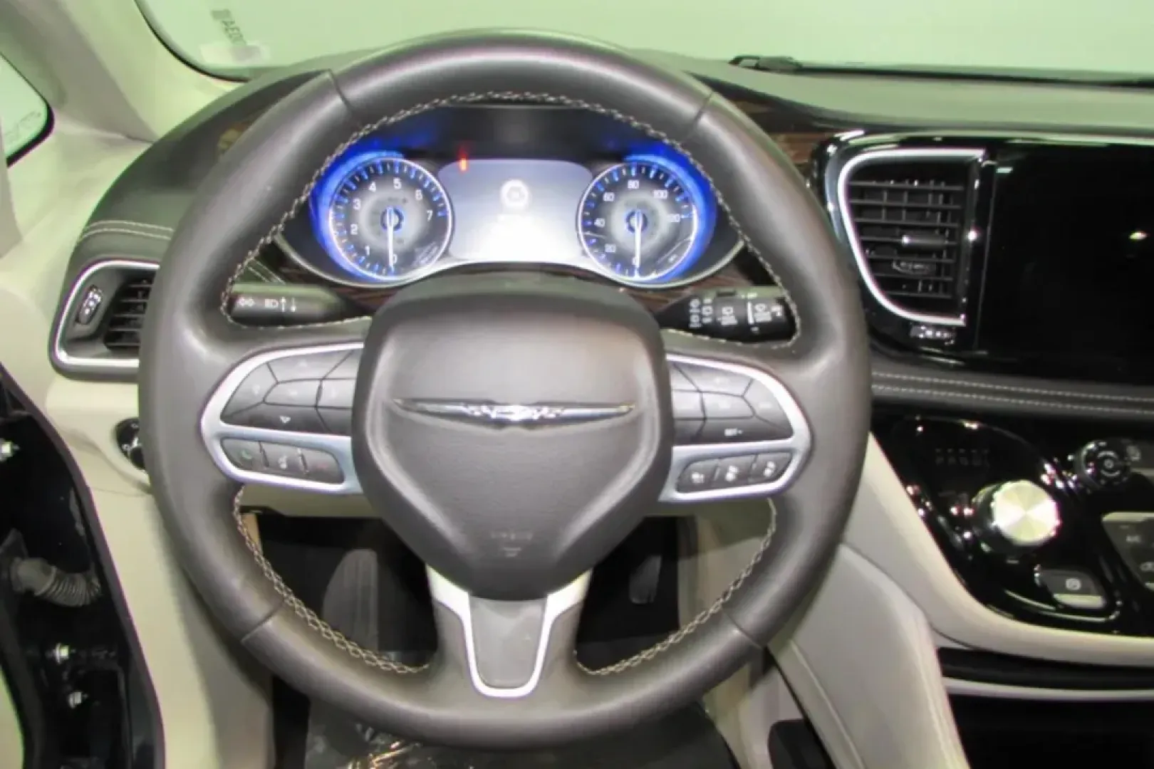 2023 /Black/Alloy/Black Leather Chrysler Pacifica Limited (2C4RC1GG1PR) with an Other engine, Automatic transmission, located at 12830 Highway 21, De Soto, MO, 63020, (636) 337-7777, 38.153099, -90.573624 - **Discover Your Adventure with the 2023 Chrysler Pacifica at Pettus CDJR DeSoto!**<br /> <br /> Are you ready to elevate your family's travel experience? The 2023 Chrysler Pacifica is not just a minivan; it's your ticket to comfort, convenience, and unforgettable journeys. Whether you're headed to a - Photo#12