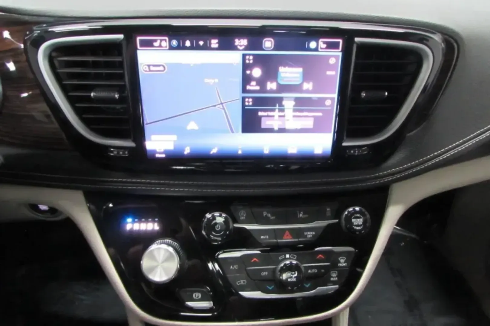 2023 /Black/Alloy/Black Leather Chrysler Pacifica Limited (2C4RC1GG1PR) with an Other engine, Automatic transmission, located at 12830 Highway 21, De Soto, MO, 63020, (636) 337-7777, 38.153099, -90.573624 - **Discover Your Adventure with the 2023 Chrysler Pacifica at Pettus CDJR DeSoto!**<br /> <br /> Are you ready to elevate your family's travel experience? The 2023 Chrysler Pacifica is not just a minivan; it's your ticket to comfort, convenience, and unforgettable journeys. Whether you're headed to a - Photo#17