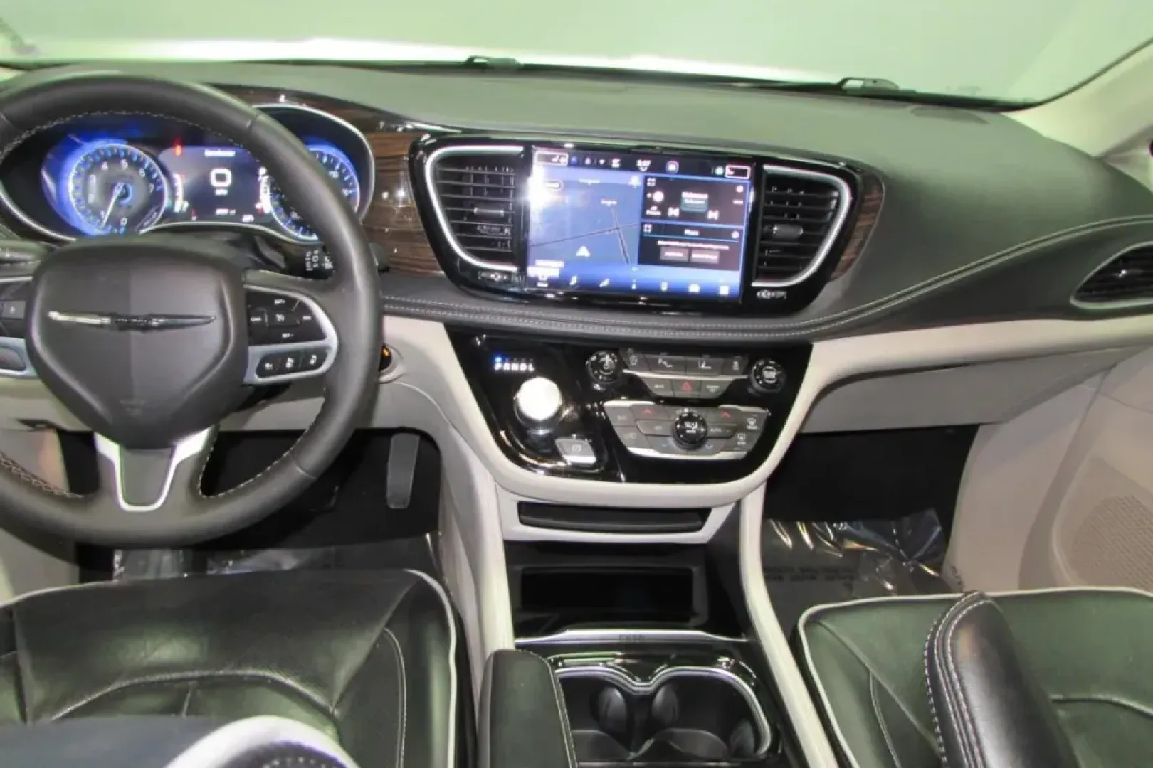 2023 /Black/Alloy/Black Leather Chrysler Pacifica Limited (2C4RC1GG1PR) with an Other engine, Automatic transmission, located at 12830 Highway 21, De Soto, MO, 63020, (636) 337-7777, 38.153099, -90.573624 - **Discover Your Adventure with the 2023 Chrysler Pacifica at Pettus CDJR DeSoto!**<br /> <br /> Are you ready to elevate your family's travel experience? The 2023 Chrysler Pacifica is not just a minivan; it's your ticket to comfort, convenience, and unforgettable journeys. Whether you're headed to a - Photo#20