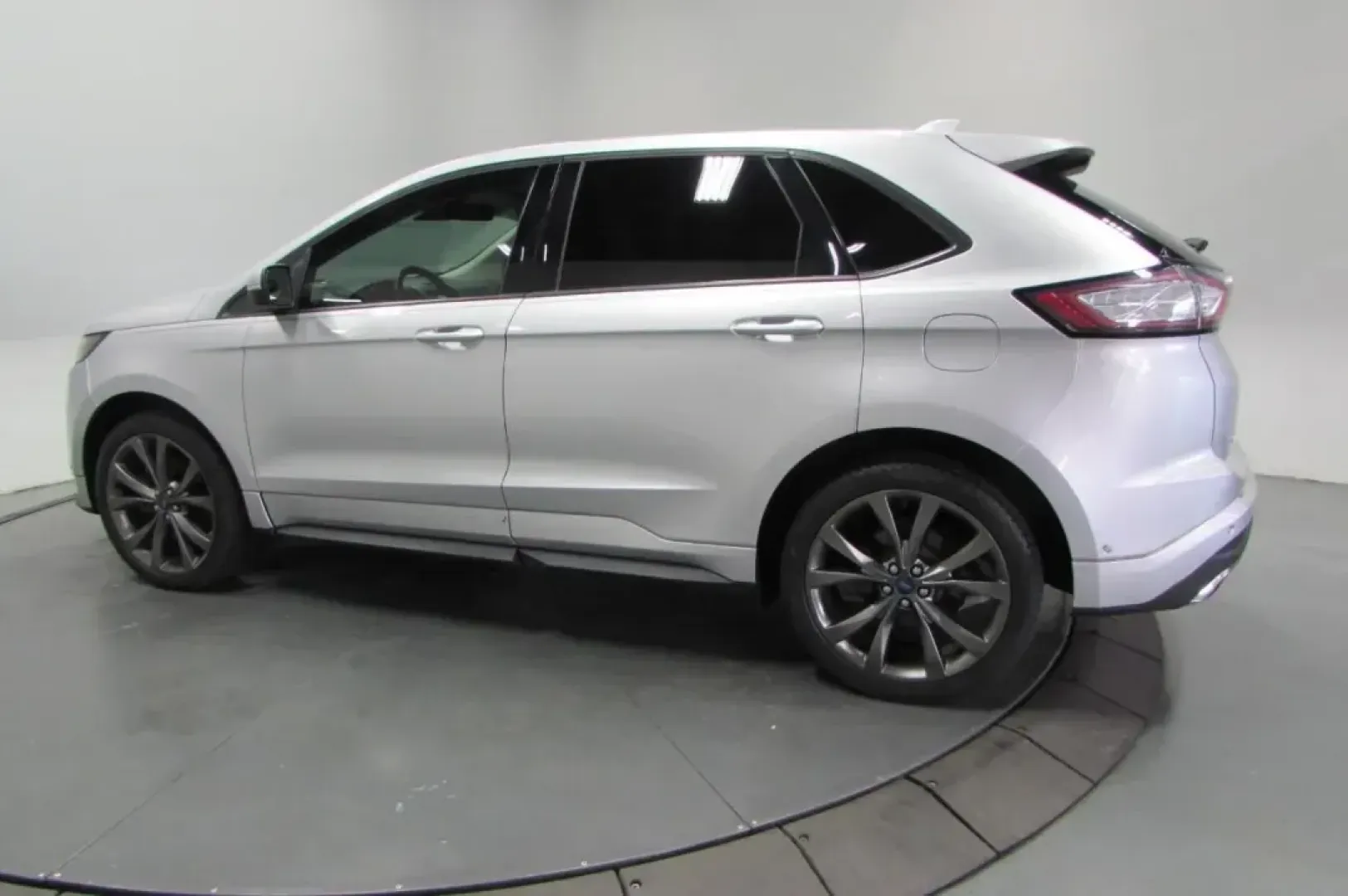 2016 /Ebony Cloth Ford Edge Sport (2FMPK4AP7GB) with an Other engine, Automatic transmission, located at 12830 Highway 21, De Soto, MO, 63020, (636) 337-7777, 38.153099, -90.573624 - **Explore Adventure and Comfort with the 2016 Ford Edge Sport at Pettus CDJR DeSoto!**<br /> <br /> Are you ready to elevate your daily commute or family road trips? This 2016 Ford Edge Sport, now available at Pettus CDJR DeSoto, is designed with your active lifestyle in mind. With its spacious inte - Photo#4