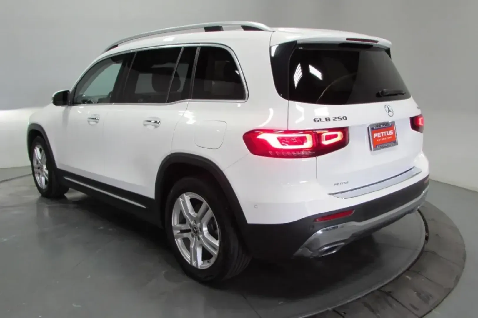 2020 /Macchiato Beige Leather Mercedes-Benz GLB GLB 250 4MATIC (W1N4M4HB1LW) with an Other engine, Automatic transmission, located at 12830 Highway 21, De Soto, MO, 63020, (636) 337-7777, 38.153099, -90.573624 - Elevate your lifestyle with the perfect blend of luxury and practicality! Introducing the 2020 Mercedes-Benz GLB 250 4MATIC a premium SUV that caters to your busy life while offering space, comfort, and cutting-edge technology. Whether you're navigating the urban streets of De Soto, MO, or embarkin - Photo#5