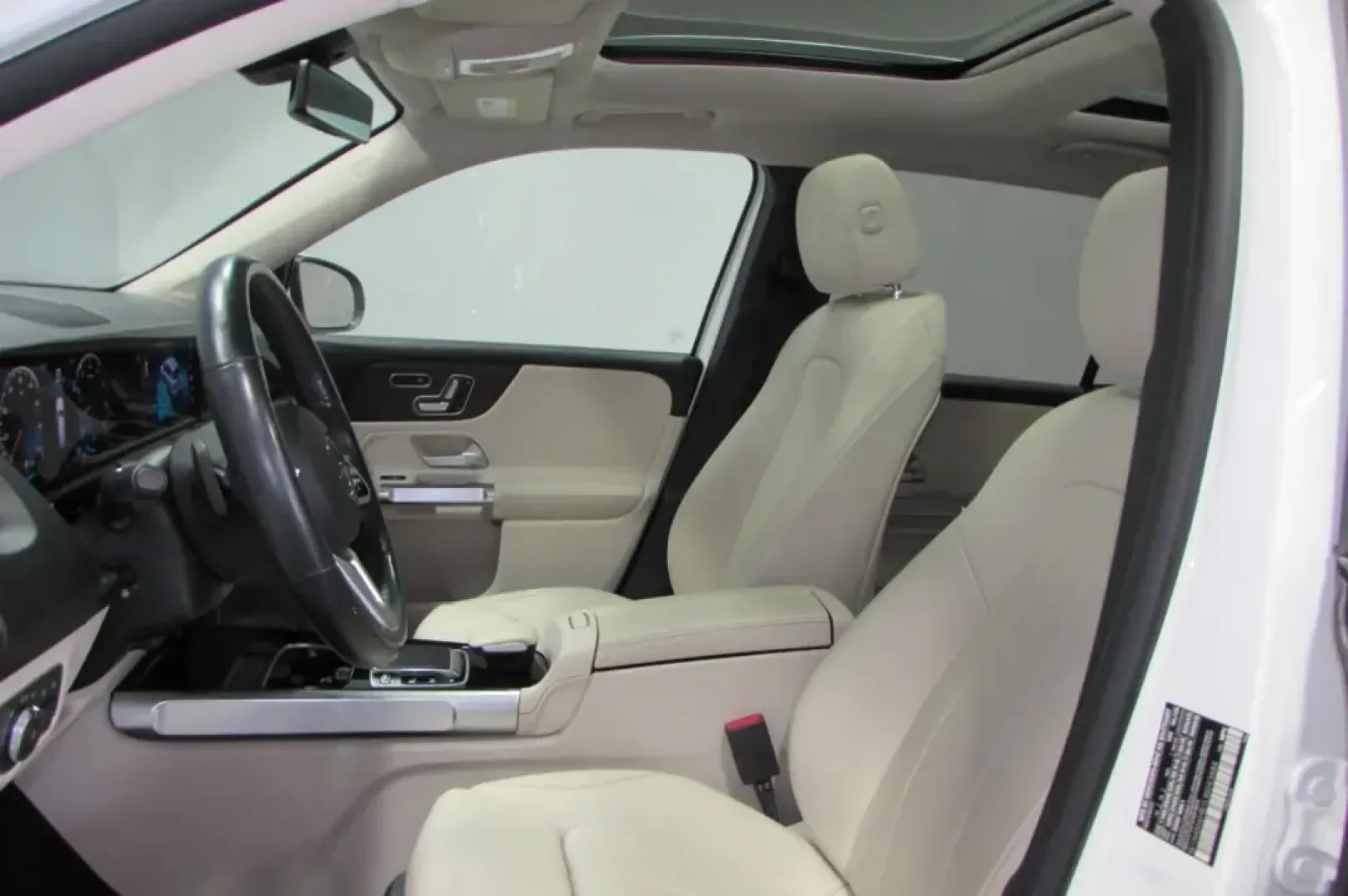 2020 /Macchiato Beige Leather Mercedes-Benz GLB GLB 250 4MATIC (W1N4M4HB1LW) with an Other engine, Automatic transmission, located at 12830 Highway 21, De Soto, MO, 63020, (636) 337-7777, 38.153099, -90.573624 - Elevate your lifestyle with the perfect blend of luxury and practicality! Introducing the 2020 Mercedes-Benz GLB 250 4MATIC a premium SUV that caters to your busy life while offering space, comfort, and cutting-edge technology. Whether you're navigating the urban streets of De Soto, MO, or embarkin - Photo#13
