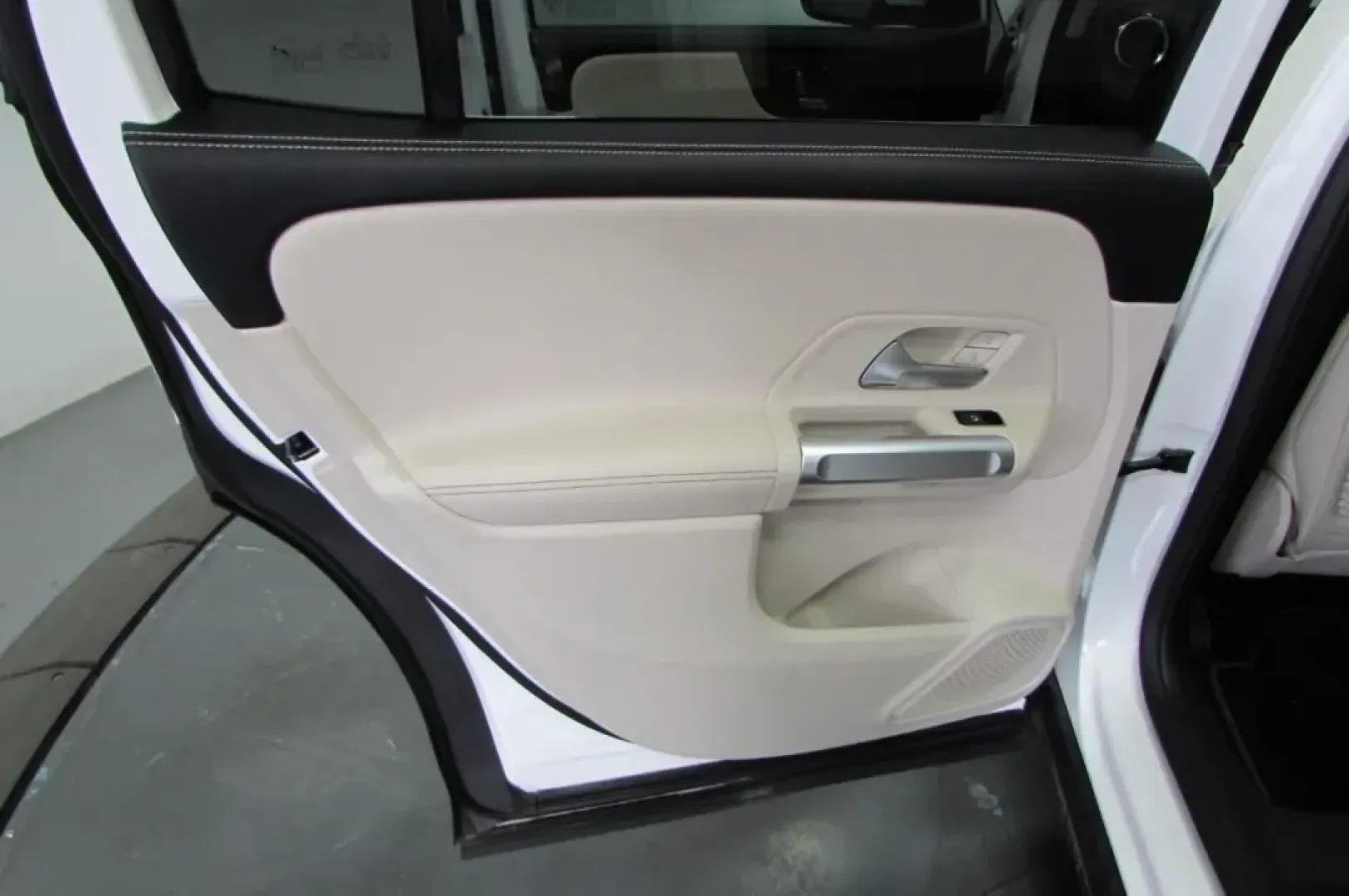 2020 /Macchiato Beige Leather Mercedes-Benz GLB GLB 250 4MATIC (W1N4M4HB1LW) with an Other engine, Automatic transmission, located at 12830 Highway 21, De Soto, MO, 63020, (636) 337-7777, 38.153099, -90.573624 - Elevate your lifestyle with the perfect blend of luxury and practicality! Introducing the 2020 Mercedes-Benz GLB 250 4MATIC a premium SUV that caters to your busy life while offering space, comfort, and cutting-edge technology. Whether you're navigating the urban streets of De Soto, MO, or embarkin - Photo#27