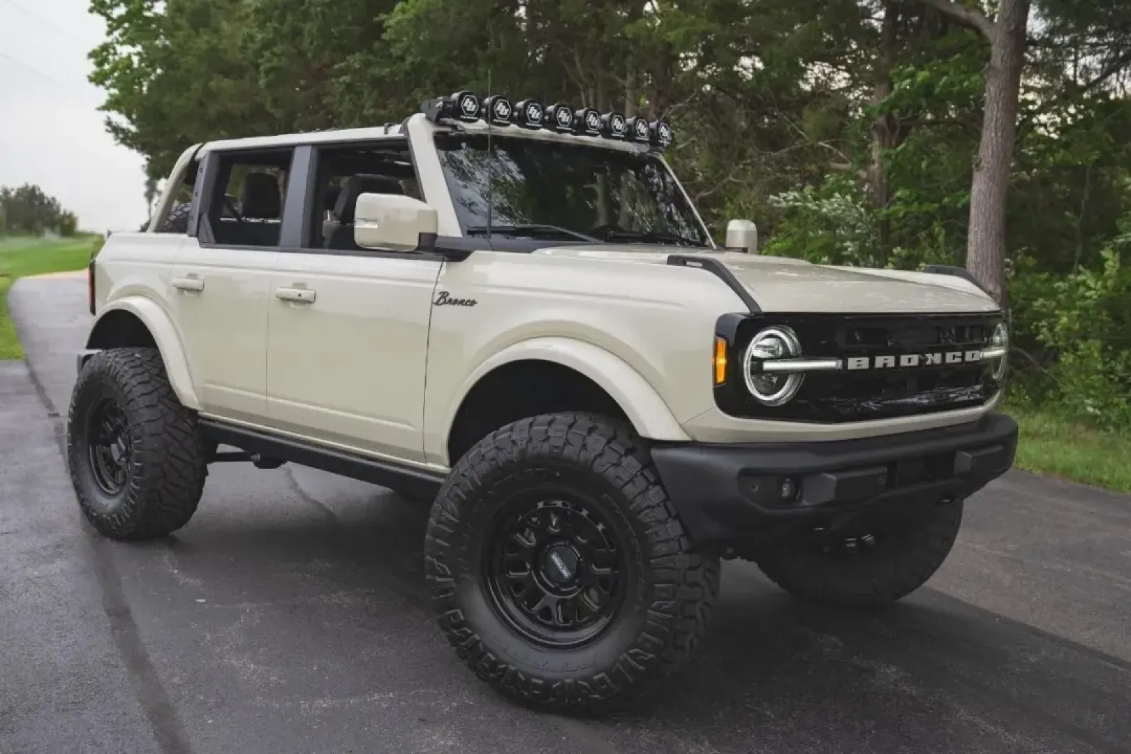 2025 /Smoked Truffle w/Black Leather Ford Bronco Outer Banks (1FMEE8BP5SL) with an 2.7L V6 Turbocharged engine, Automatic transmission, located at 141 Commercial Dr, Fredericktown, MO, 63645, (573) 783-6432, 37.570087, -90.320648 - Unlock your adventurous spirit with the stunning 2025 Ford Bronco Outer Banks, a perfect companion for weekend escapades and off-road explorations! At Pettus Ford Fredericktown, we understand that life's journeys require a vehicle that matches your lifestyle, whether that's tackling rugged terrains - Photo#1
