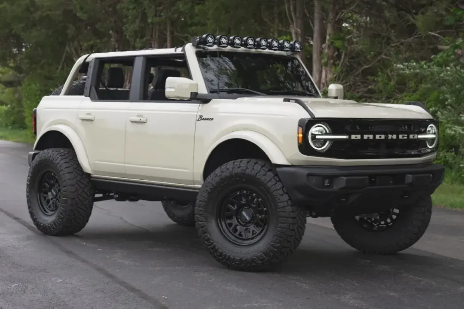 2025 /Smoked Truffle w/Black Leather Ford Bronco Outer Banks (1FMEE8BP5SL) with an 2.7L V6 Turbocharged engine, Automatic transmission, located at 141 Commercial Dr, Fredericktown, MO, 63645, (573) 783-6432, 37.570087, -90.320648 - Unlock your adventurous spirit with the stunning 2025 Ford Bronco Outer Banks, a perfect companion for weekend escapades and off-road explorations! At Pettus Ford Fredericktown, we understand that life's journeys require a vehicle that matches your lifestyle, whether that's tackling rugged terrains - Photo#7