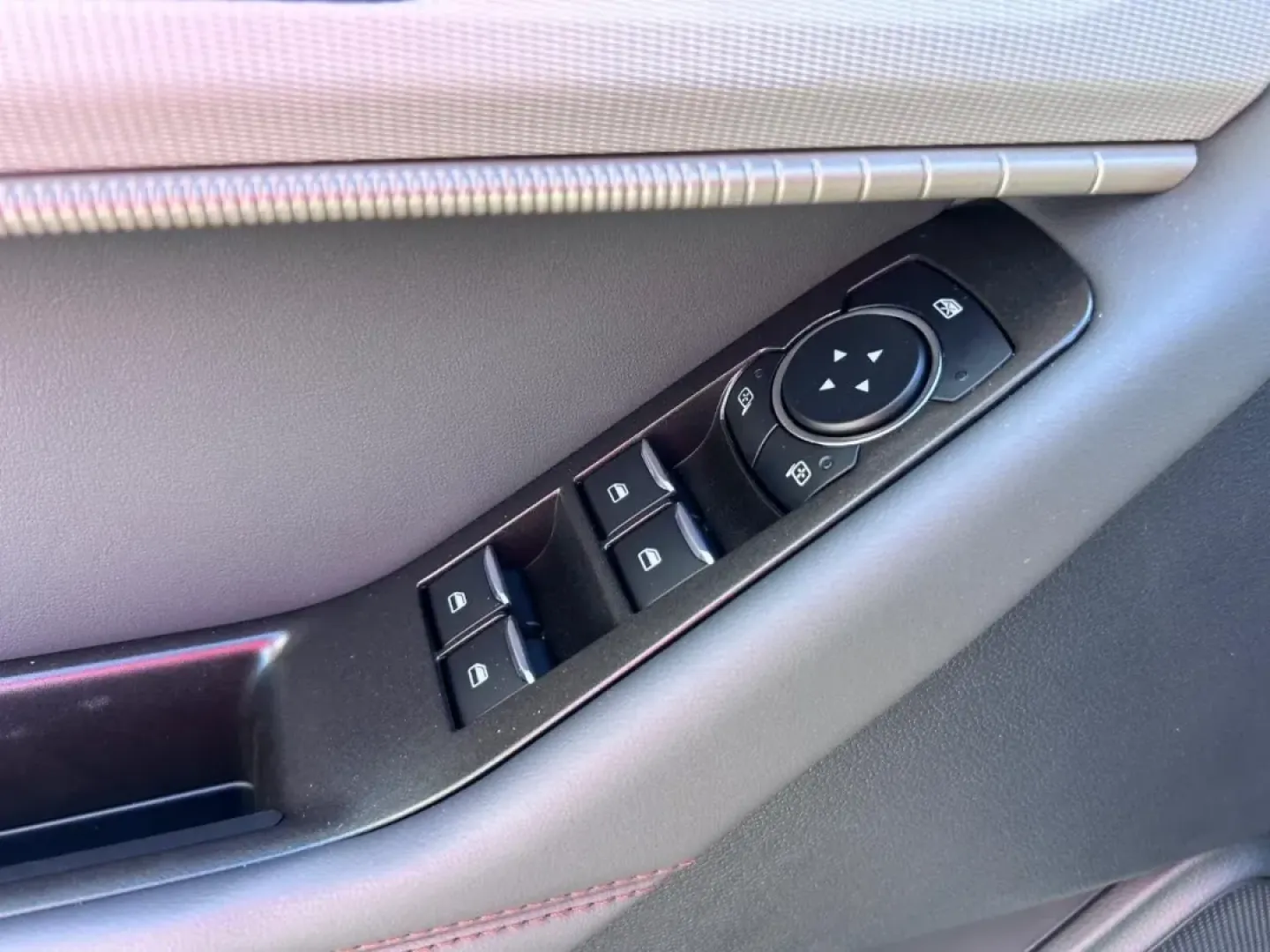 2025 /Dark Gray/Onyx Cloth Ford Explorer Active (1FMUK7DH8SG) with an 2.3L EcoBoost I-4 engine, Automatic transmission, located at 141 Commercial Dr, Fredericktown, MO, 63645, (573) 783-6432, 37.570087, -90.320648 - Discover the perfect blend of adventure and everyday practicality with the 2025 Ford Explorer Active, now available at Pettus Ford Fredericktown. Located at 141 Commercial Drive, Fredericktown, MO 63645, our dealership specializes in providing quality used vehicles, and this SUV is no exception. Whe - Photo#19
