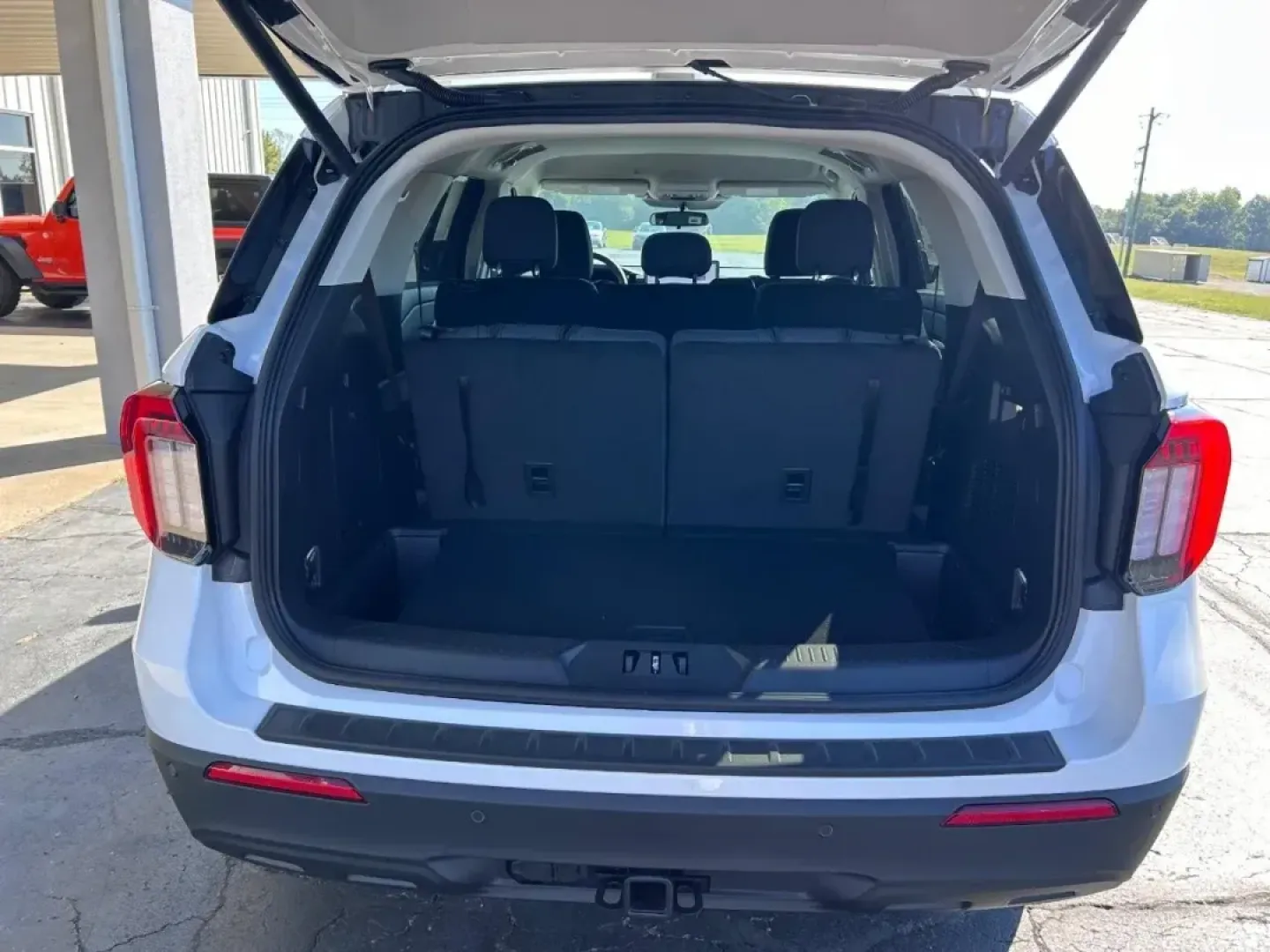 2025 /Dark Gray/Onyx Cloth Ford Explorer Active (1FMUK7DH8SG) with an 2.3L EcoBoost I-4 engine, Automatic transmission, located at 141 Commercial Dr, Fredericktown, MO, 63645, (573) 783-6432, 37.570087, -90.320648 - Discover the perfect blend of adventure and everyday practicality with the 2025 Ford Explorer Active, now available at Pettus Ford Fredericktown. Located at 141 Commercial Drive, Fredericktown, MO 63645, our dealership specializes in providing quality used vehicles, and this SUV is no exception. Whe - Photo#3