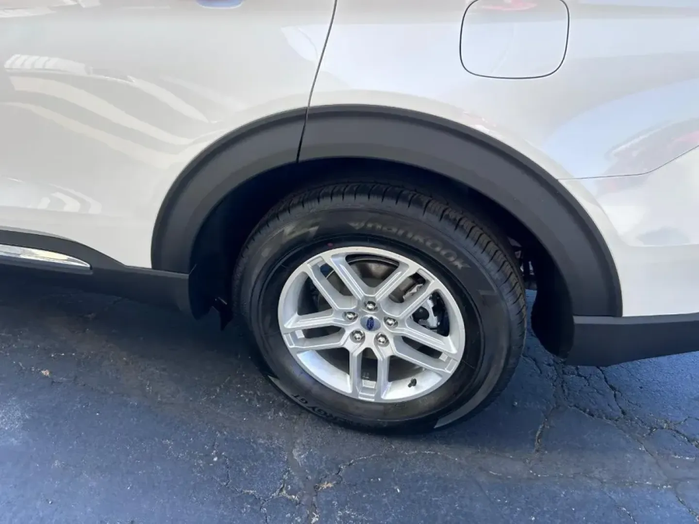 2025 /Dark Gray/Onyx Cloth Ford Explorer Active (1FMUK7DH8SG) with an 2.3L EcoBoost I-4 engine, Automatic transmission, located at 141 Commercial Dr, Fredericktown, MO, 63645, (573) 783-6432, 37.570087, -90.320648 - Discover the perfect blend of adventure and everyday practicality with the 2025 Ford Explorer Active, now available at Pettus Ford Fredericktown. Located at 141 Commercial Drive, Fredericktown, MO 63645, our dealership specializes in providing quality used vehicles, and this SUV is no exception. Whe - Photo#5