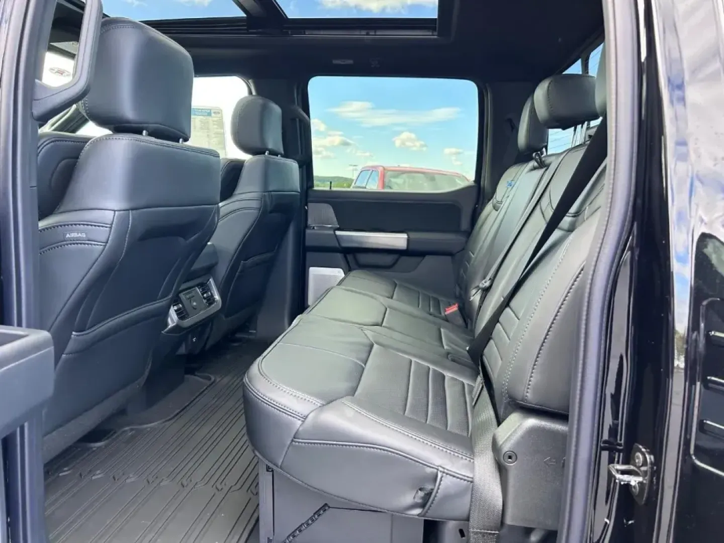 2025 /Black Onyx/Platinum Blue Leath Ford F-250SD Platinum 703A (1FT8W2BM8SE) with an 6.7L Turbocharged engine, located at 141 Commercial Dr, Fredericktown, MO, 63645, (573) 783-6432, 37.570087, -90.320648 - Experience the thrill of adventure with the 2025 Ford F-250SD Platinum, a powerful truck that redefines what it means to own a vehicle. Whether you're headed to the job site, embarking on a weekend camping trip, or transporting your growing family, this capable truck is designed to meet your every n - Photo#7