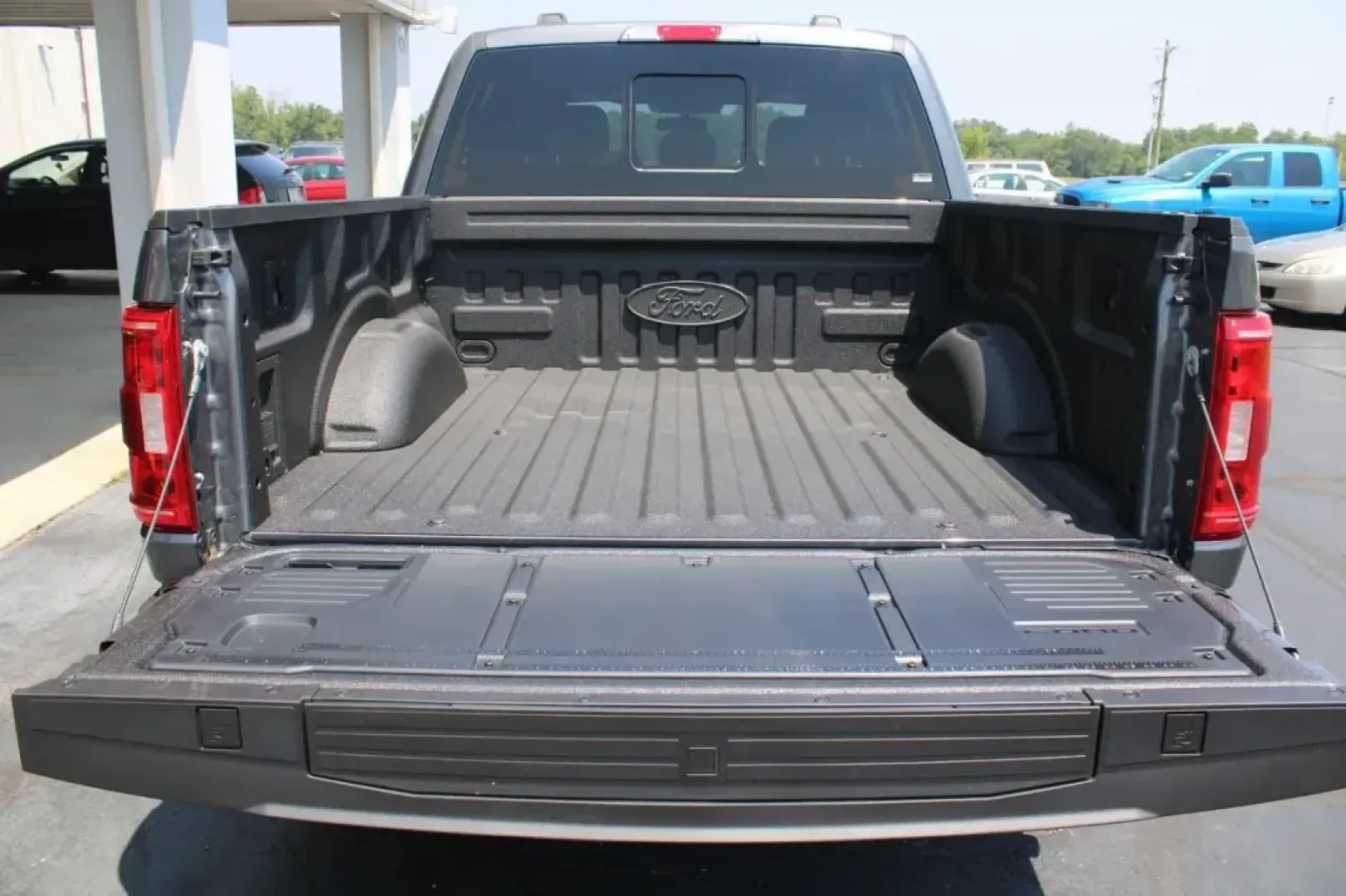 2022 /Black Cloth Ford F-150 XLT (1FTFW1ED8NF) with an 3.5L V6 Turbocharged engine, Automatic transmission, located at 141 Commercial Dr, Fredericktown, MO, 63645, (573) 783-6432, 37.570087, -90.320648 - **Unleash Adventure with the 2022 Ford F-150 XLT Perfect for Life's Journeys!**<br /> <br /> Discover the perfect blend of rugged capability and modern comfort with the 2022 Ford F-150 XLT, available now at Pettus Ford Fredericktown. Located at 141 Commercial Drive, Fredericktown, MO 63645, our OEM - Photo#3