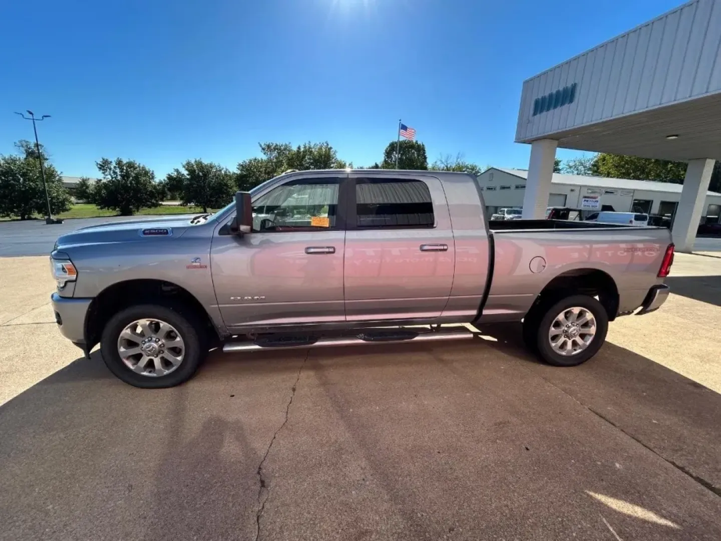 2019 Ram 2500 Big Horn (3C6UR5ML2KG) with an Straight 6 Turbocharged Diesel engine, located at 970 Woodlawn Dr., Farmington, MO, 63640, (573) 431-7800, 37.825642, -90.468674 - **Discover Your Next Adventure with the 2019 Ram 2500 Big Horn at Pettus CDJR Farmington!**<br /> <br /> Are you ready to elevate your driving experience? Whether you're hauling gear for a weekend camping trip, navigating tough terrain, or simply commuting to work, the 2019 Ram 2500 Big Horn is the - Photo#3