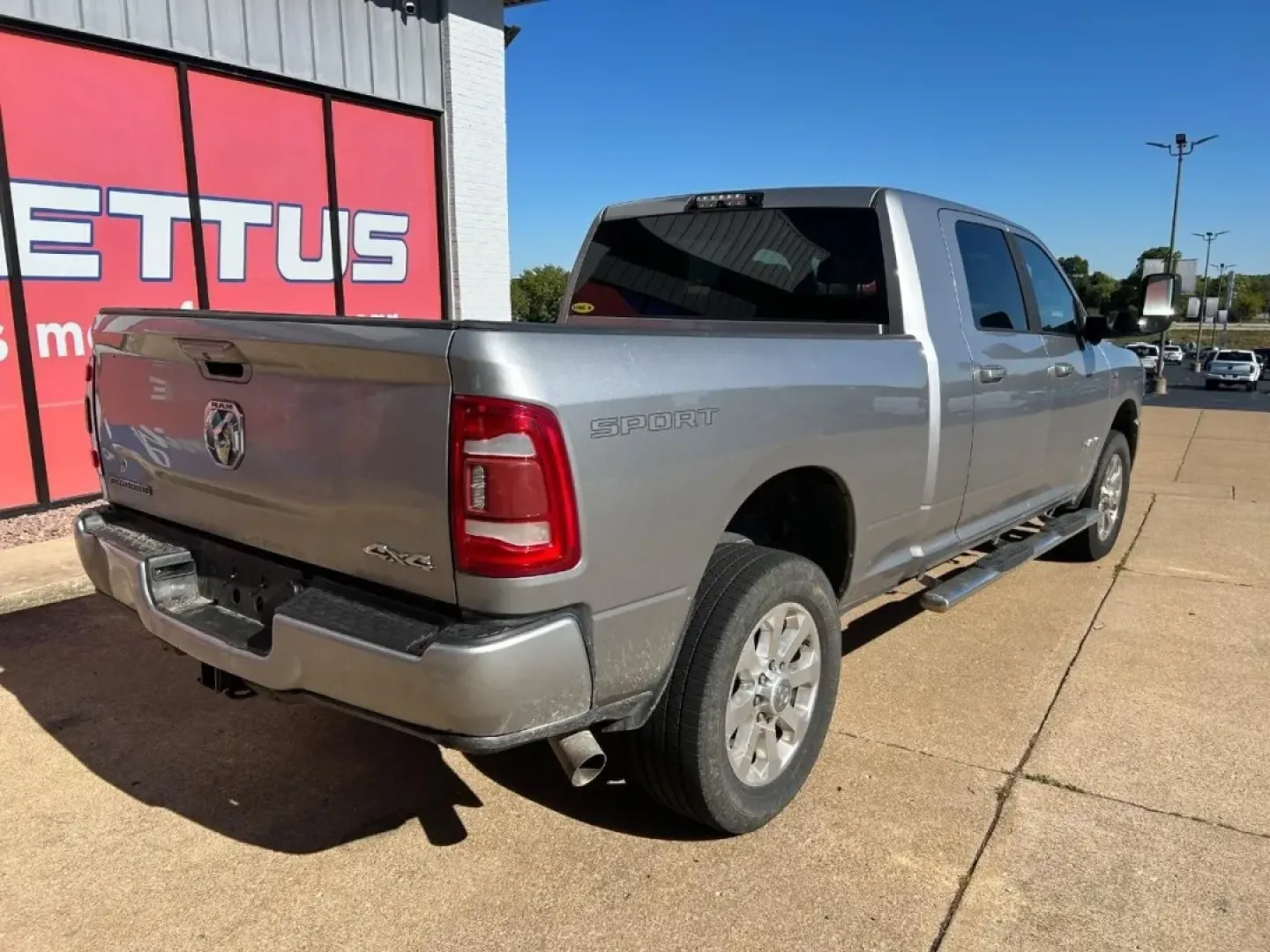 2019 Ram 2500 Big Horn (3C6UR5ML2KG) with an Straight 6 Turbocharged Diesel engine, located at 970 Woodlawn Dr., Farmington, MO, 63640, (573) 431-7800, 37.825642, -90.468674 - **Discover Your Next Adventure with the 2019 Ram 2500 Big Horn at Pettus CDJR Farmington!**<br /> <br /> Are you ready to elevate your driving experience? Whether you're hauling gear for a weekend camping trip, navigating tough terrain, or simply commuting to work, the 2019 Ram 2500 Big Horn is the - Photo#6