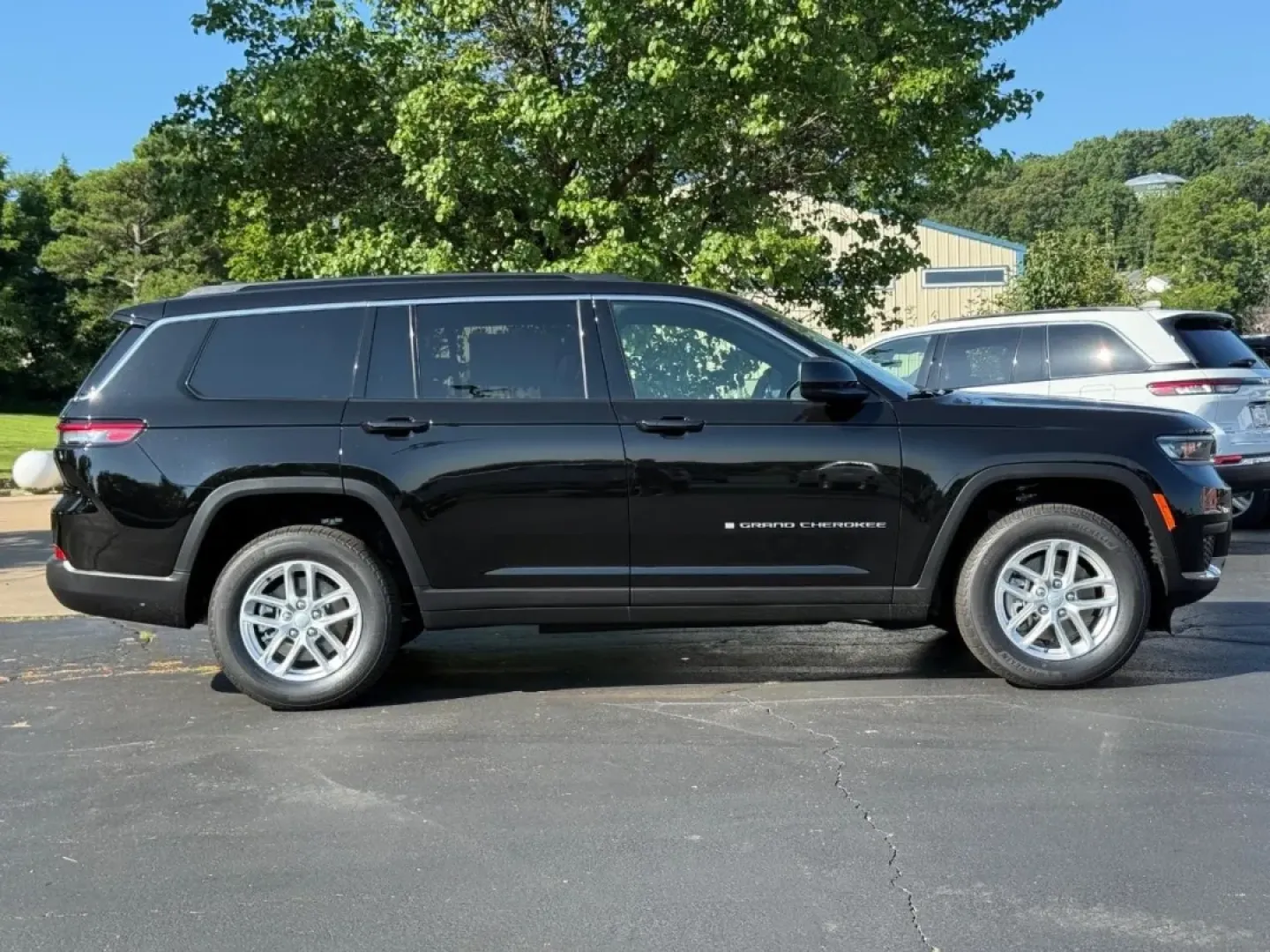 2025 /Global Black Cloth Jeep Grand Cherokee Laredo (1C4RJKAG1S8) with an 3.6L V6 24V VVT UPG I engine, Automatic transmission, located at 970 Woodlawn Dr., Farmington, MO, 63640, (573) 431-7800, 37.825642, -90.468674 - **Explore Life's Adventures with the 2025 Jeep Grand Cherokee L Available Now at Pettus CDJR Farmington!**<br /> <br /> If you're looking for a vehicle that can keep up with your busy lifestyle, the 2025 Jeep Grand Cherokee L is your ticket to adventure. Whether you're navigating the bustling stree - Photo#1