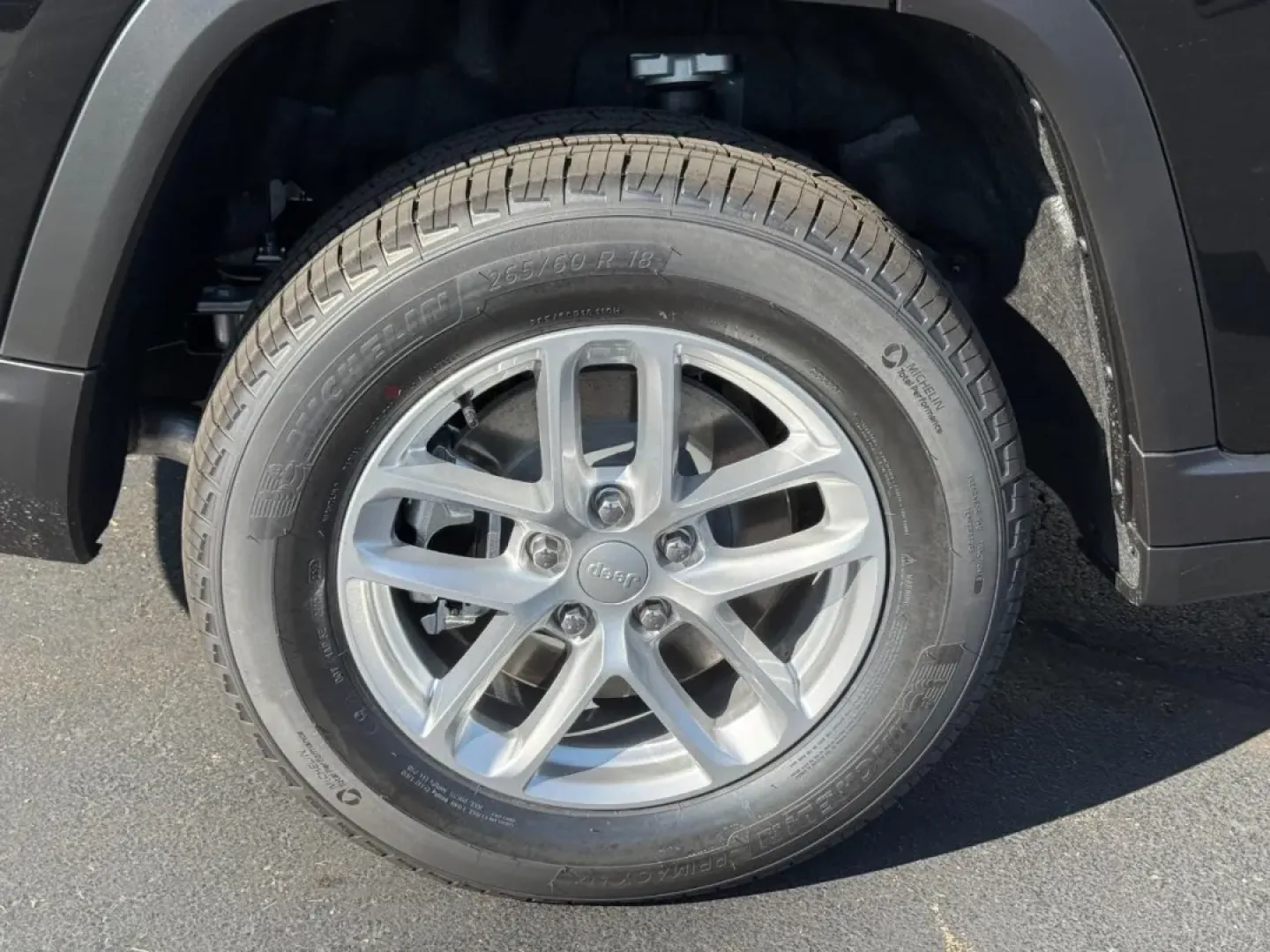 2025 /Global Black Cloth Jeep Grand Cherokee Laredo (1C4RJKAG1S8) with an 3.6L V6 24V VVT UPG I engine, Automatic transmission, located at 970 Woodlawn Dr., Farmington, MO, 63640, (573) 431-7800, 37.825642, -90.468674 - **Explore Life's Adventures with the 2025 Jeep Grand Cherokee L Available Now at Pettus CDJR Farmington!**<br /> <br /> If you're looking for a vehicle that can keep up with your busy lifestyle, the 2025 Jeep Grand Cherokee L is your ticket to adventure. Whether you're navigating the bustling stree - Photo#3