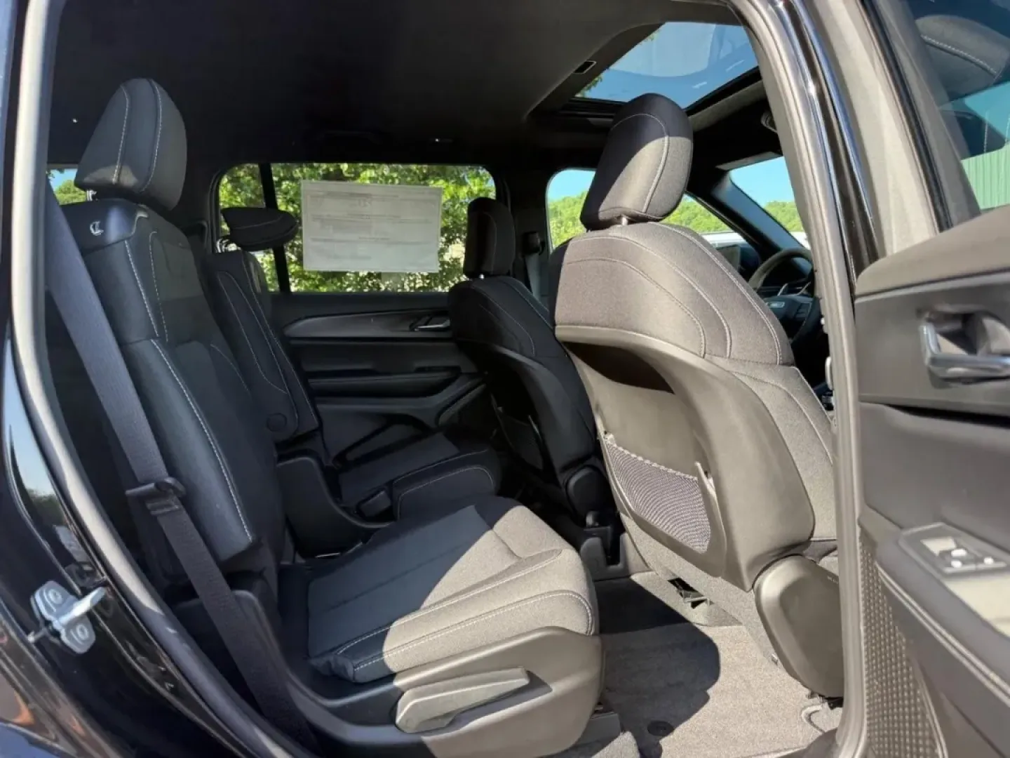 2025 /Global Black Cloth Jeep Grand Cherokee Laredo (1C4RJKAG1S8) with an 3.6L V6 24V VVT UPG I engine, Automatic transmission, located at 970 Woodlawn Dr., Farmington, MO, 63640, (573) 431-7800, 37.825642, -90.468674 - **Explore Life's Adventures with the 2025 Jeep Grand Cherokee L Available Now at Pettus CDJR Farmington!**<br /> <br /> If you're looking for a vehicle that can keep up with your busy lifestyle, the 2025 Jeep Grand Cherokee L is your ticket to adventure. Whether you're navigating the bustling stree - Photo#5