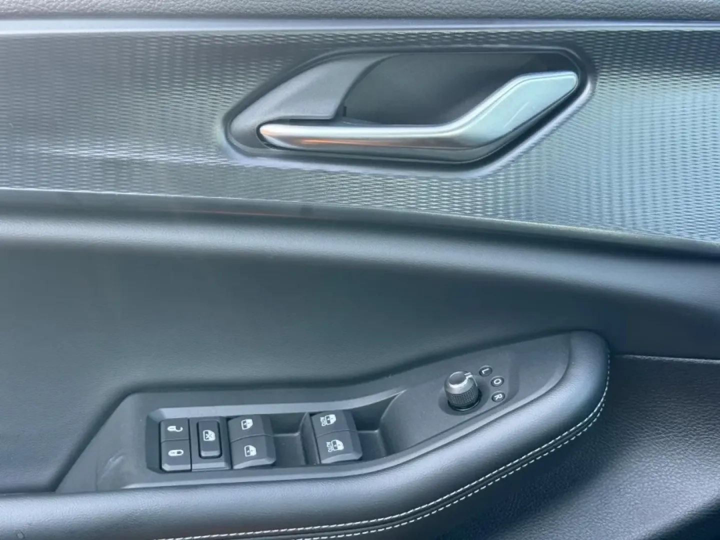 2025 /Global Black Cloth Jeep Grand Cherokee Laredo (1C4RJKAG1S8) with an 3.6L V6 24V VVT UPG I engine, Automatic transmission, located at 970 Woodlawn Dr., Farmington, MO, 63640, (573) 431-7800, 37.825642, -90.468674 - **Explore Life's Adventures with the 2025 Jeep Grand Cherokee L Available Now at Pettus CDJR Farmington!**<br /> <br /> If you're looking for a vehicle that can keep up with your busy lifestyle, the 2025 Jeep Grand Cherokee L is your ticket to adventure. Whether you're navigating the bustling stree - Photo#18