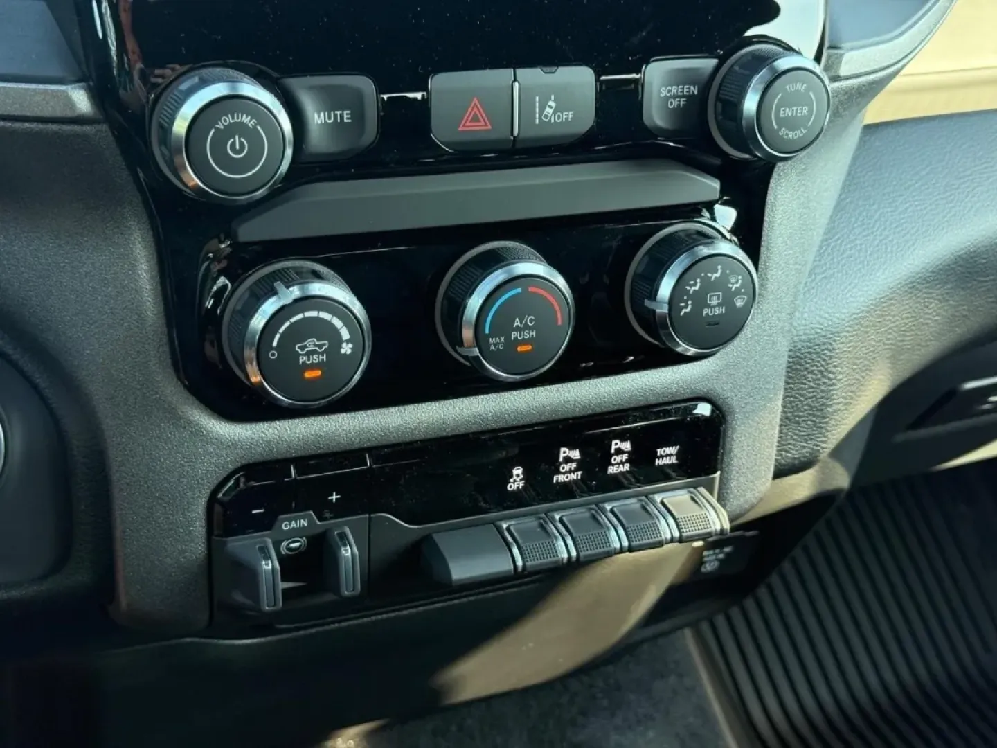 2025 /Black Cloth Ram 1500 Warlock Crew Cab (1C6SRFGP5SN) with an 3.0L I6 Hurricane SO Twin Turbo ESS engine, Automatic transmission, located at 970 Woodlawn Dr., Farmington, MO, 63640, (573) 431-7800, 37.825642, -90.468674 - Experience the thrill of adventure and functionality with the 2025 Ram 1500 Tradesman, now available at Pettus CDJR Farmington in Farmington, MO. Whether you're a weekend warrior looking for that perfect truck to carry your gear or a busy professional seeking a reliable vehicle for daily commutes, t - Photo#14
