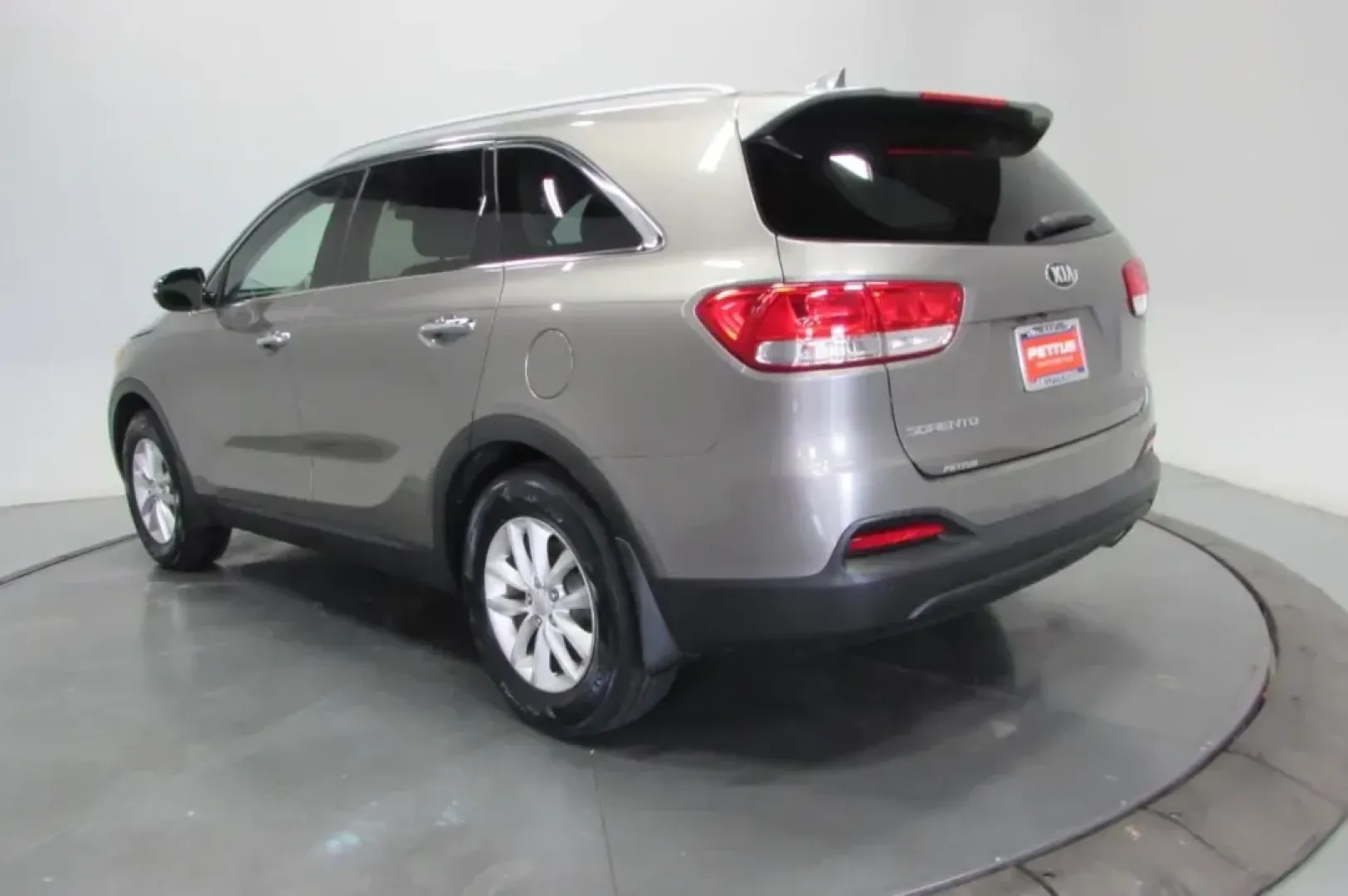 2016 /Satin Black Cloth Kia Sorento LX (5XYPG4A3XGG) with an Other engine, Automatic transmission, located at 12830 Highway 21, De Soto, MO, 63020, (636) 337-7777, 38.153099, -90.573624 - Are you in the market for a vehicle that seamlessly fits into your active lifestyle? Look no further than this stunning 2016 Kia Sorento LX, available now at Pettus CDJR DeSoto. With its spacious interior, impressive fuel efficiency, and advanced safety features, this SUV is ideal for growing famili - Photo#5