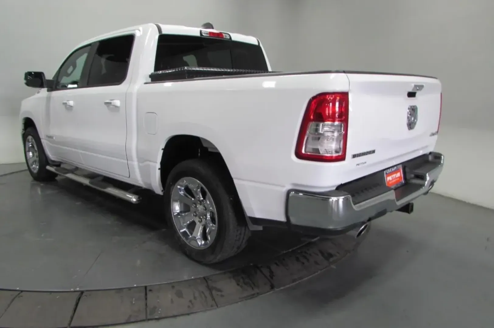 2019 /Diesel Gray/Black Cloth Ram 1500 Big Horn/Lone Star (1C6SRFFTXKN) with an Other engine, located at 12836 Highway 21, De Soto, MO, 63020, (636) 337-7777, 38.151867, -90.575615 - Are you in search of a powerful and versatile truck that can handle everything from weekend adventures to daily commutes? Look no further than this stunning 2019 Ram 1500 Big Horn/Lone Star, available now at Pettus Ford De Soto. This exceptional pre-owned truck, with only 33,980 miles, is perfect fo - Photo#5