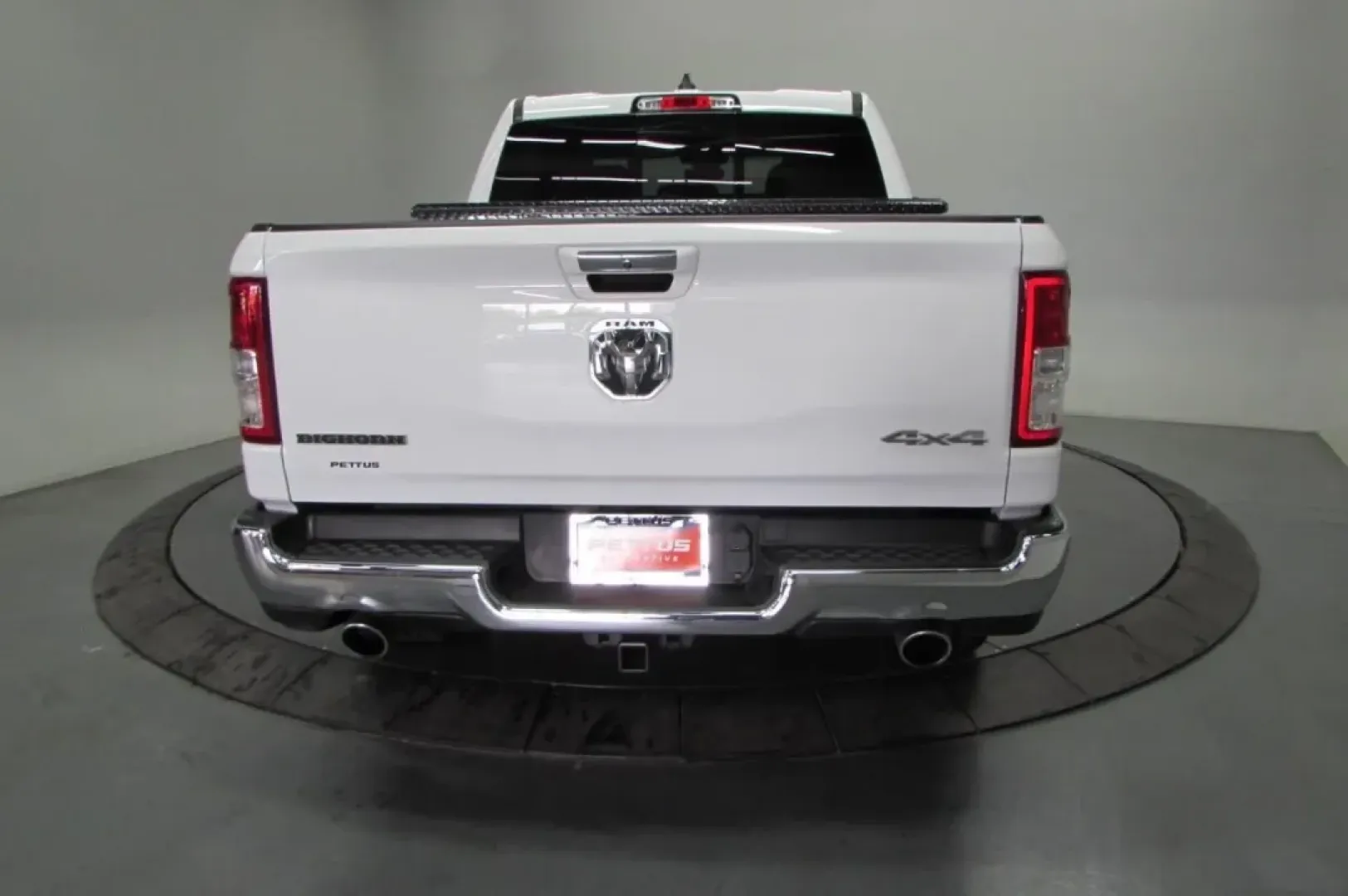 2019 /Diesel Gray/Black Cloth Ram 1500 Big Horn/Lone Star (1C6SRFFTXKN) with an Other engine, located at 12836 Highway 21, De Soto, MO, 63020, (636) 337-7777, 38.151867, -90.575615 - Are you in search of a powerful and versatile truck that can handle everything from weekend adventures to daily commutes? Look no further than this stunning 2019 Ram 1500 Big Horn/Lone Star, available now at Pettus Ford De Soto. This exceptional pre-owned truck, with only 33,980 miles, is perfect fo - Photo#6