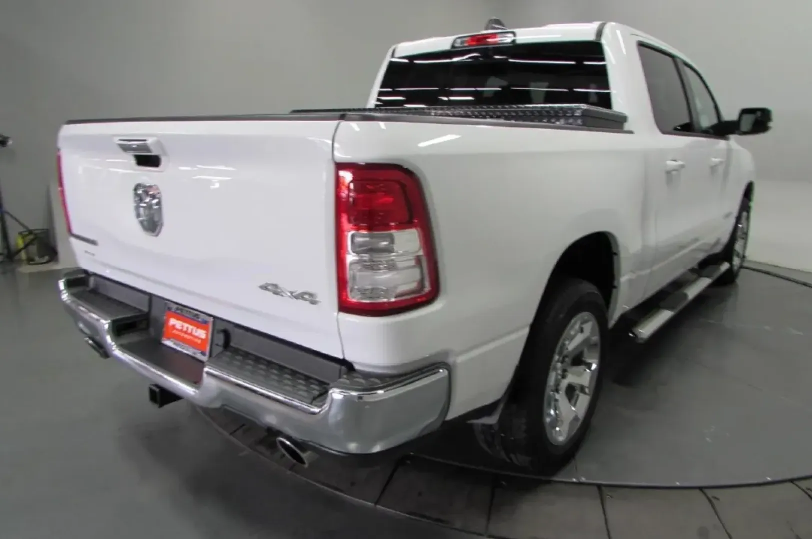 2019 /Diesel Gray/Black Cloth Ram 1500 Big Horn/Lone Star (1C6SRFFTXKN) with an Other engine, located at 12836 Highway 21, De Soto, MO, 63020, (636) 337-7777, 38.151867, -90.575615 - Are you in search of a powerful and versatile truck that can handle everything from weekend adventures to daily commutes? Look no further than this stunning 2019 Ram 1500 Big Horn/Lone Star, available now at Pettus Ford De Soto. This exceptional pre-owned truck, with only 33,980 miles, is perfect fo - Photo#7