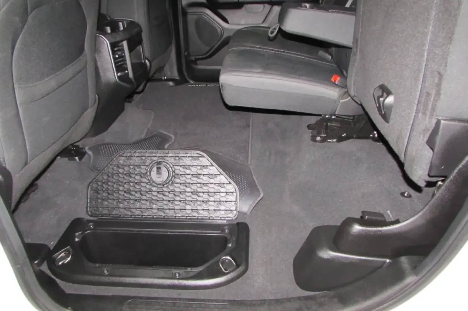 2019 /Diesel Gray/Black Cloth Ram 1500 Big Horn/Lone Star (1C6SRFFTXKN) with an Other engine, located at 12836 Highway 21, De Soto, MO, 63020, (636) 337-7777, 38.151867, -90.575615 - Are you in search of a powerful and versatile truck that can handle everything from weekend adventures to daily commutes? Look no further than this stunning 2019 Ram 1500 Big Horn/Lone Star, available now at Pettus Ford De Soto. This exceptional pre-owned truck, with only 33,980 miles, is perfect fo - Photo#30